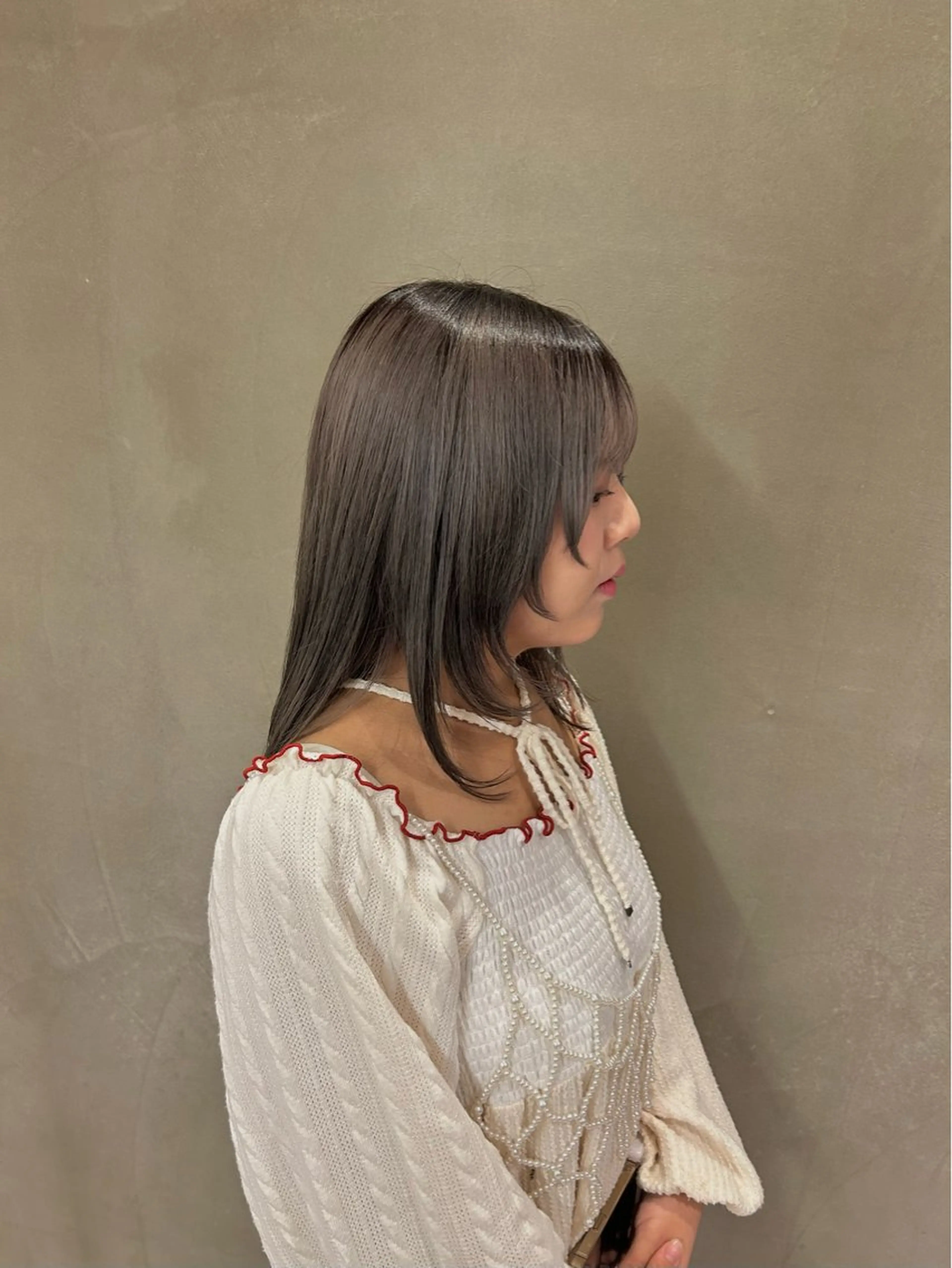セミロング AILERON 持倉のヘアスタイル