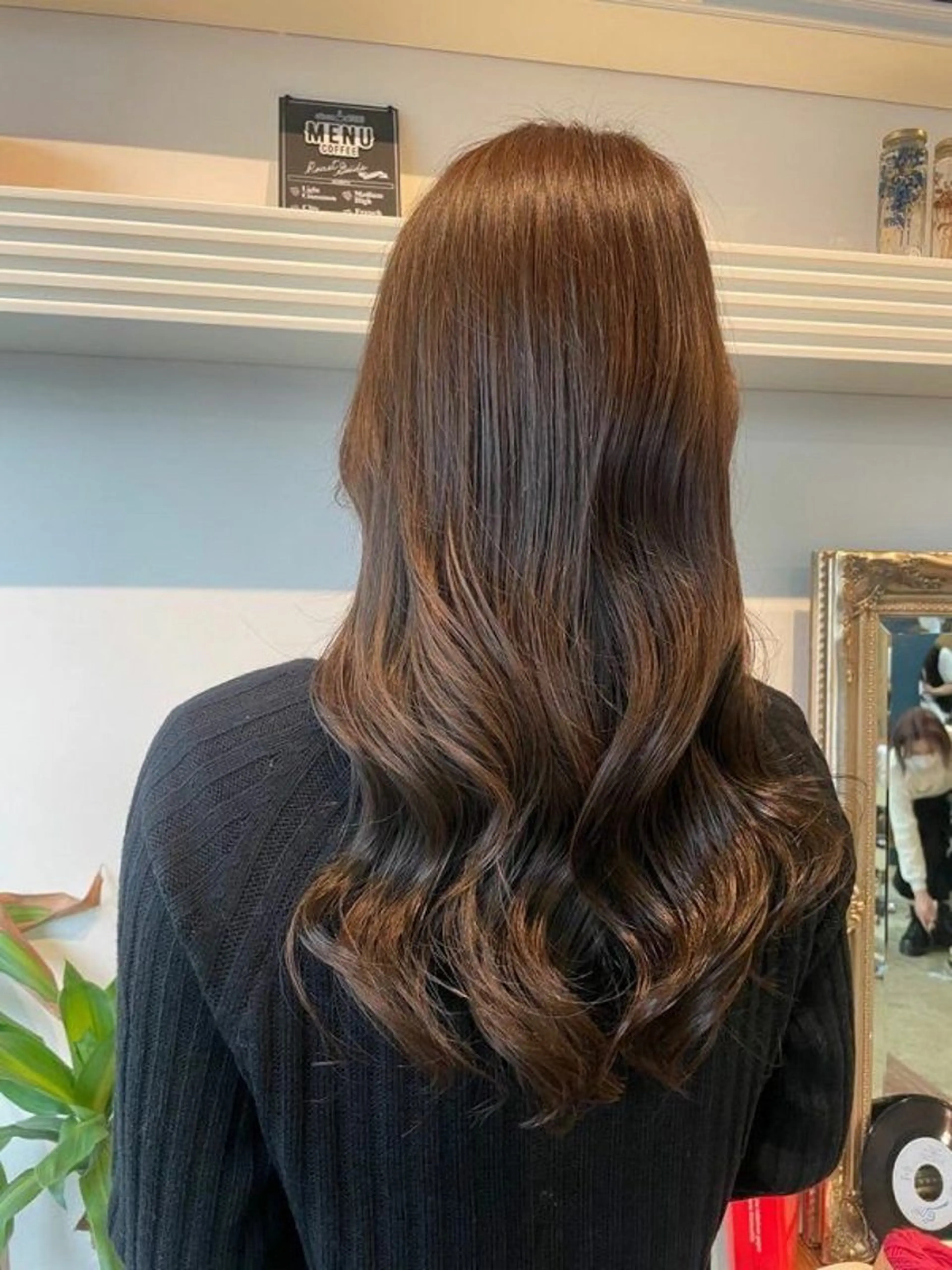 ロング パーマ 曲がる縮毛矯正 センターパートのヘアスタイル