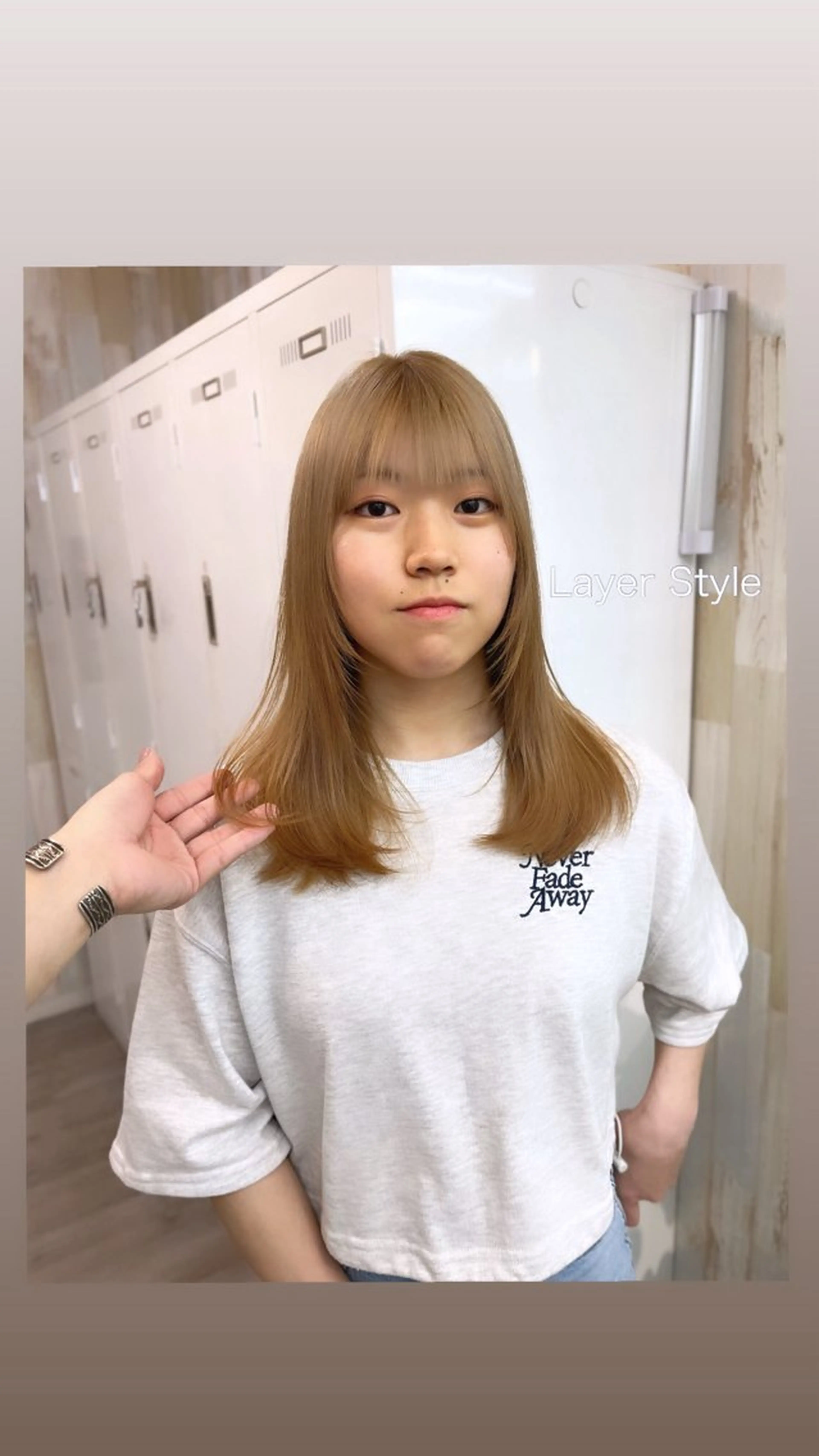 ミディアム カラー パーマ ヘアアレンジ ブリーチ グレージュ 顔まわりレイヤー 顔周りカット レイヤーカット 二ヶ月綺麗なデザイン カット/星野六三四のヘアスタイル