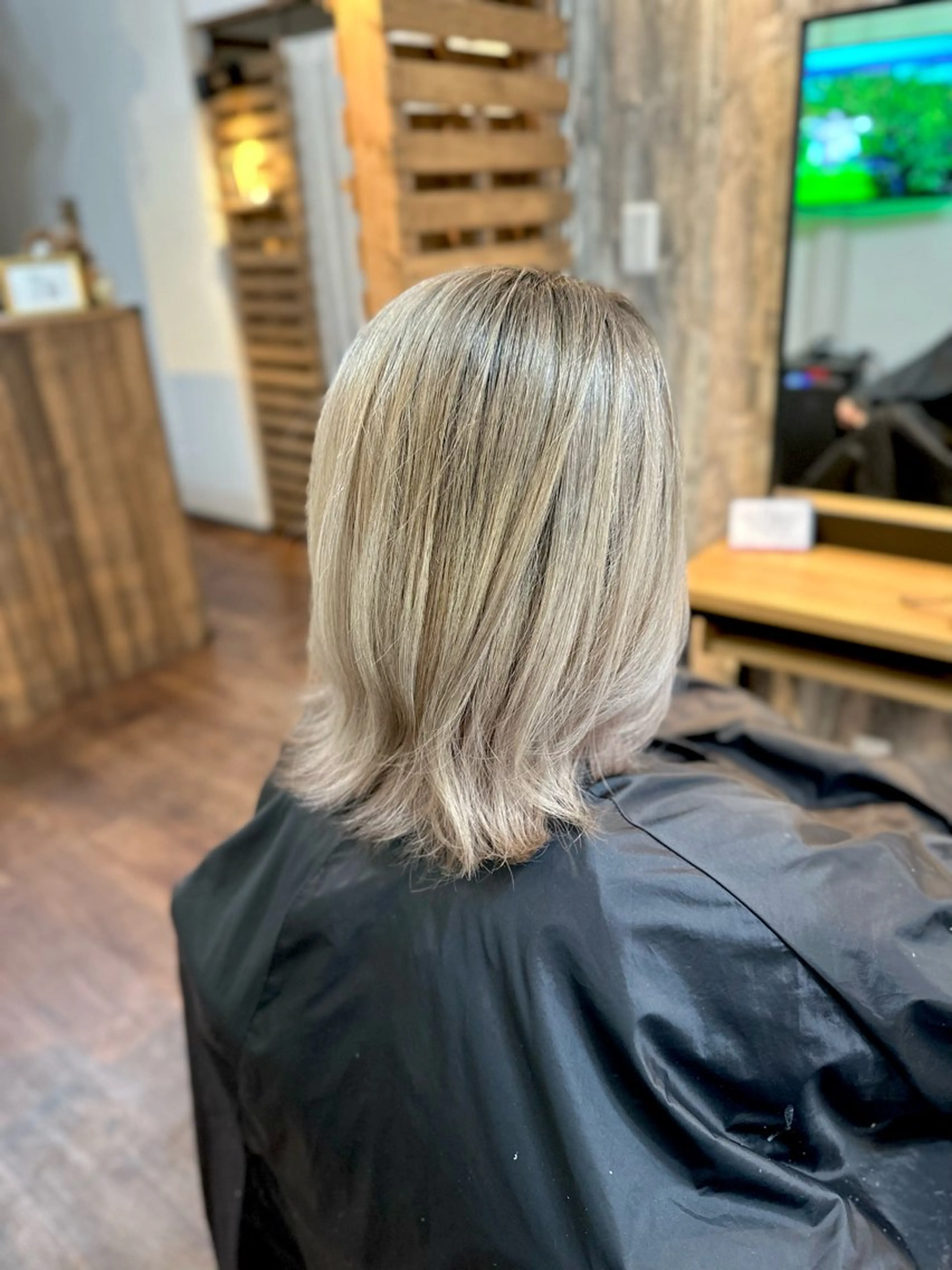 ミディアム カラー ハイトーンカラー カット ヘアカラー トリートメント Lizir  ルズィール所属・Luzir⭐︎ GEN⭐︎のヘアスタイル