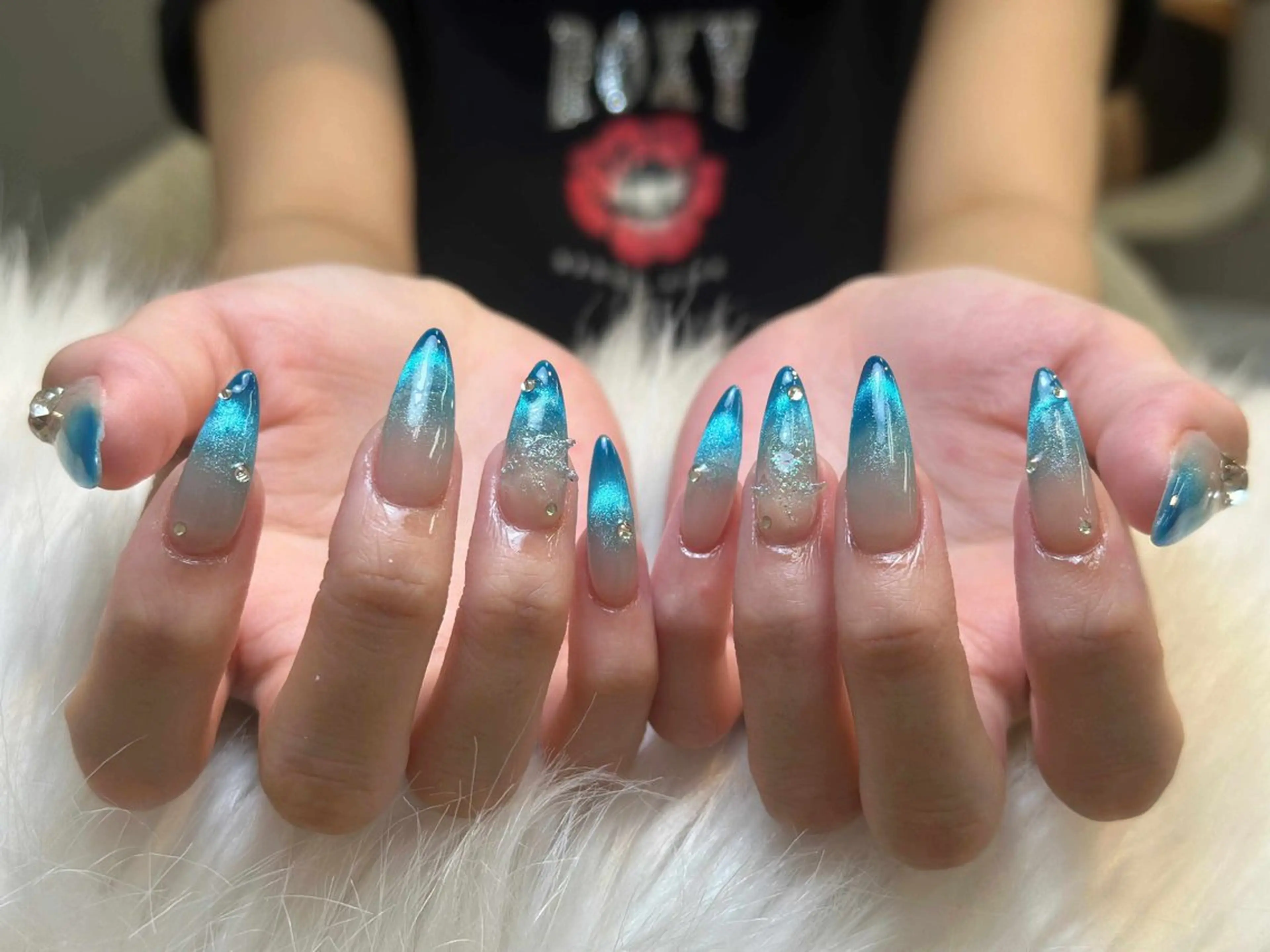 ネイル チークネイル ハート ホログラムネイル ミラーネイル ニュアンスネイル Nie Nail Shinokuboのネイルデザイン