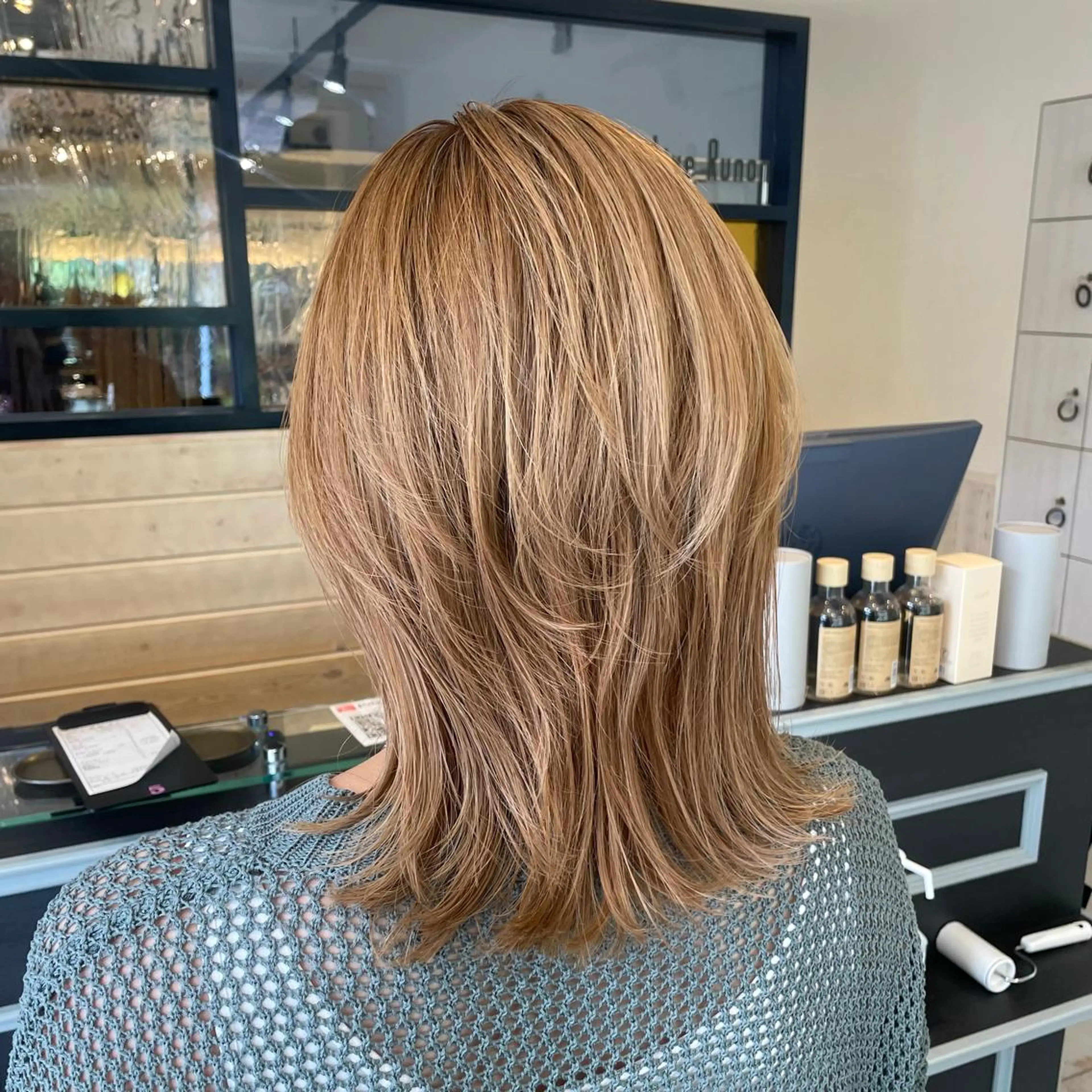 ミディアム カラー スナコザワ レナのヘアスタイル