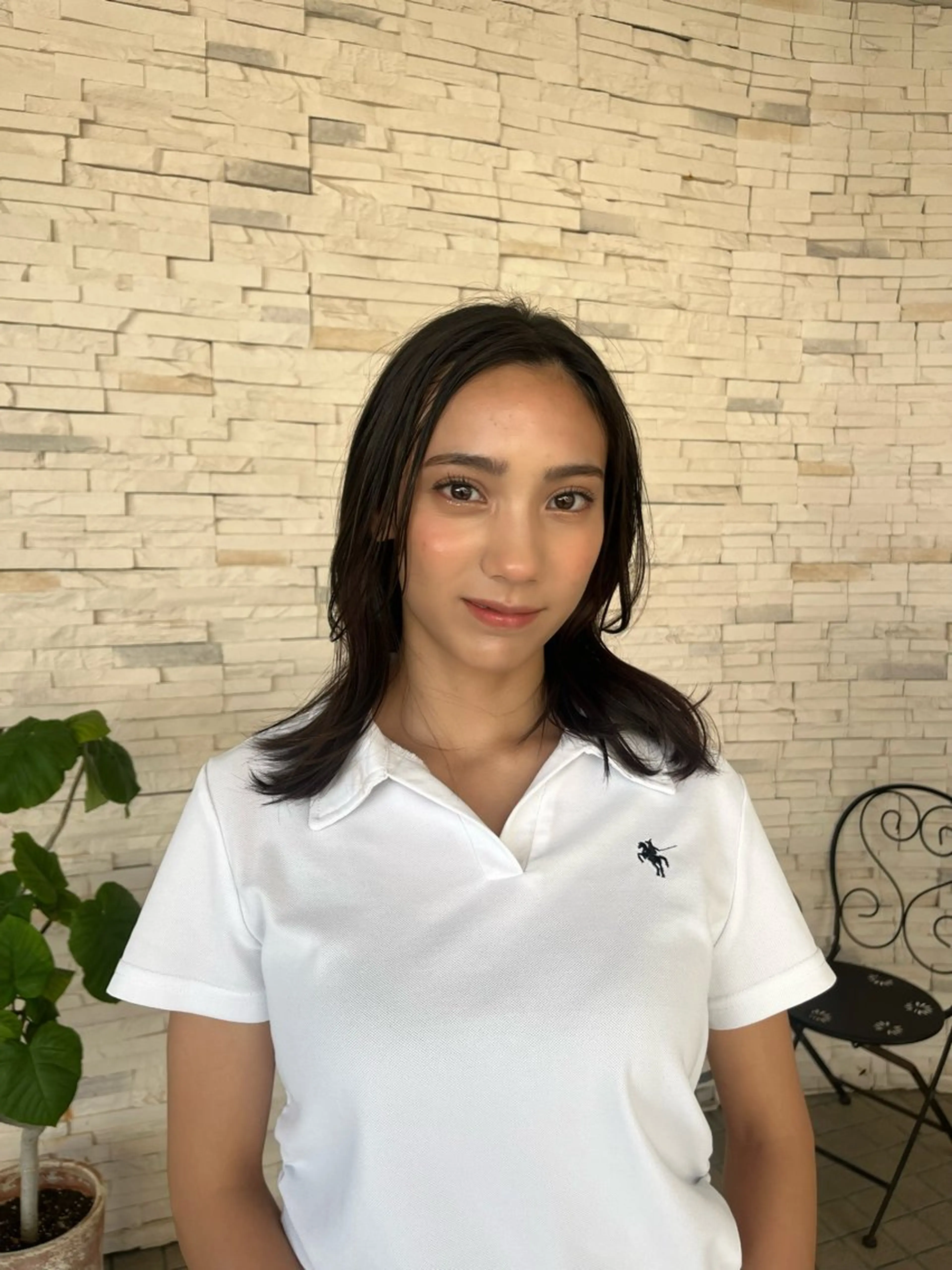 ミディアム カラー 喜屋武 美月のヘアスタイル