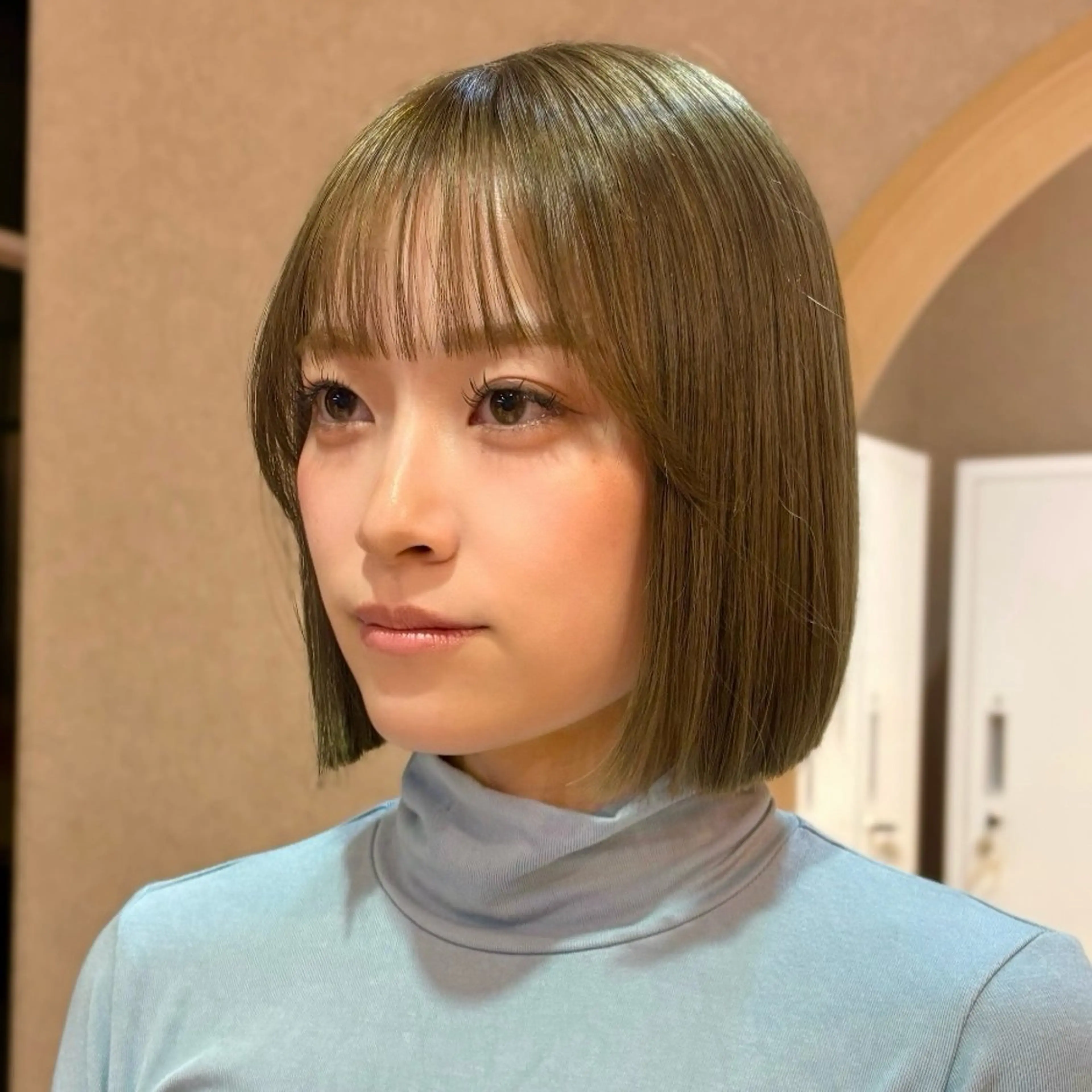 ショート カラー ベージュカラー ブリーチ オリーブベージュ ボブ カット ヘアカラー トリートメント 顔まわり🥨レイヤー /透明感/水口舞奈のヘアスタイル