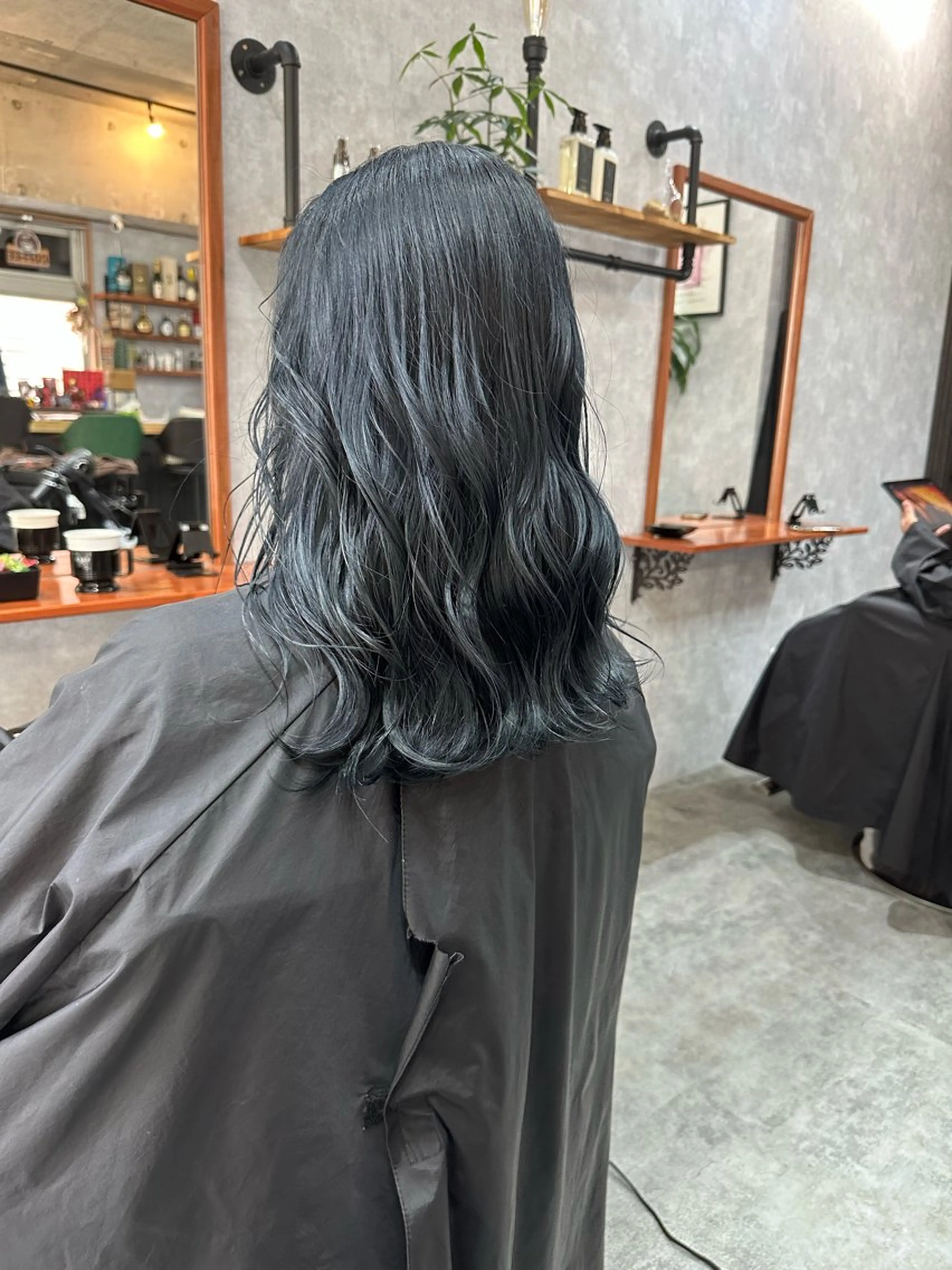 ミディアム 切りっぱなしボブ ショートボブ ボブ くびれヘア ハイライト カット ヘアカラー トリートメント モテ髪/ボブ/ショー ト/アダチフウトのヘアスタイル