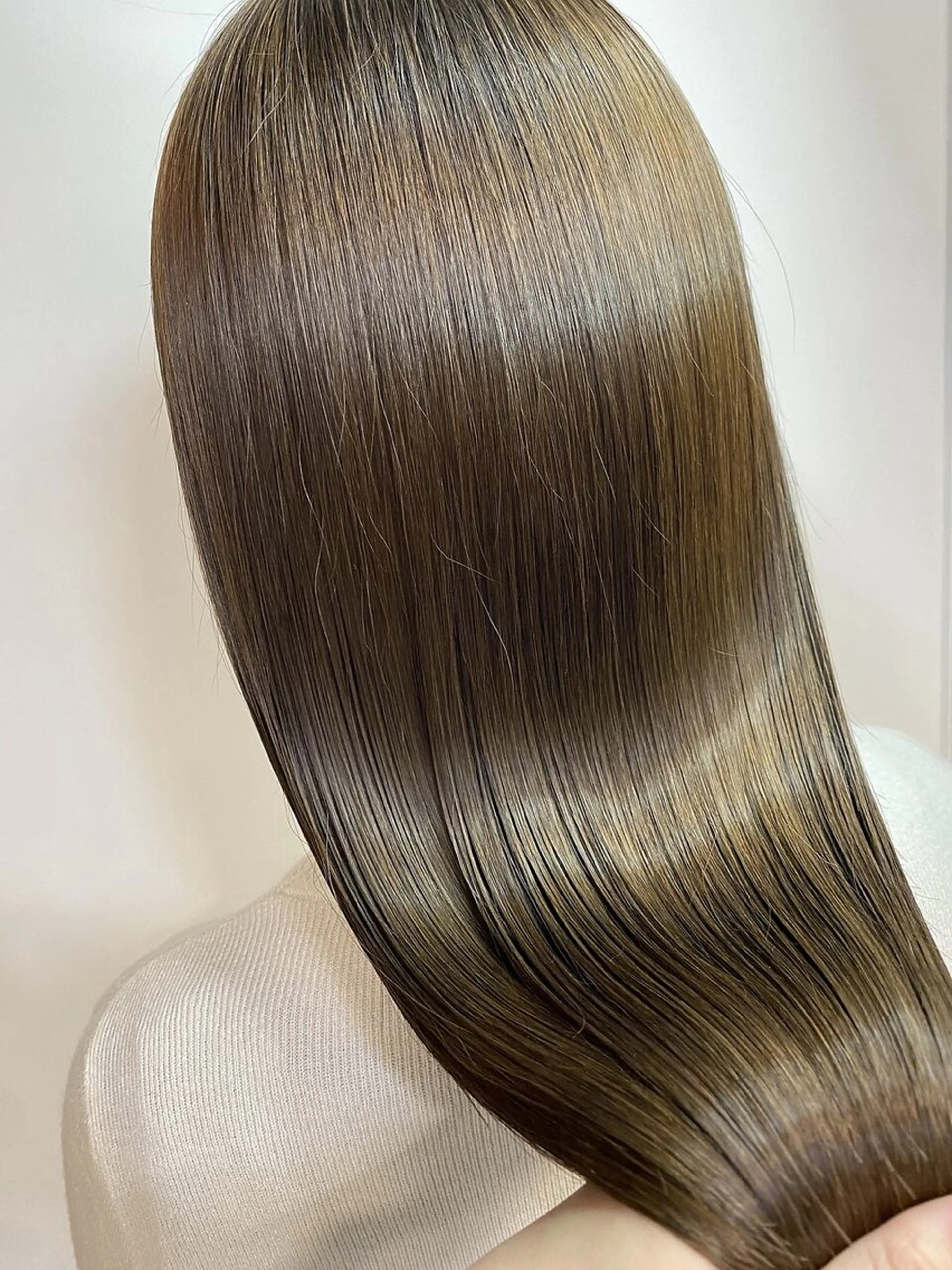 ロング 西出 茉燦のヘアスタイル