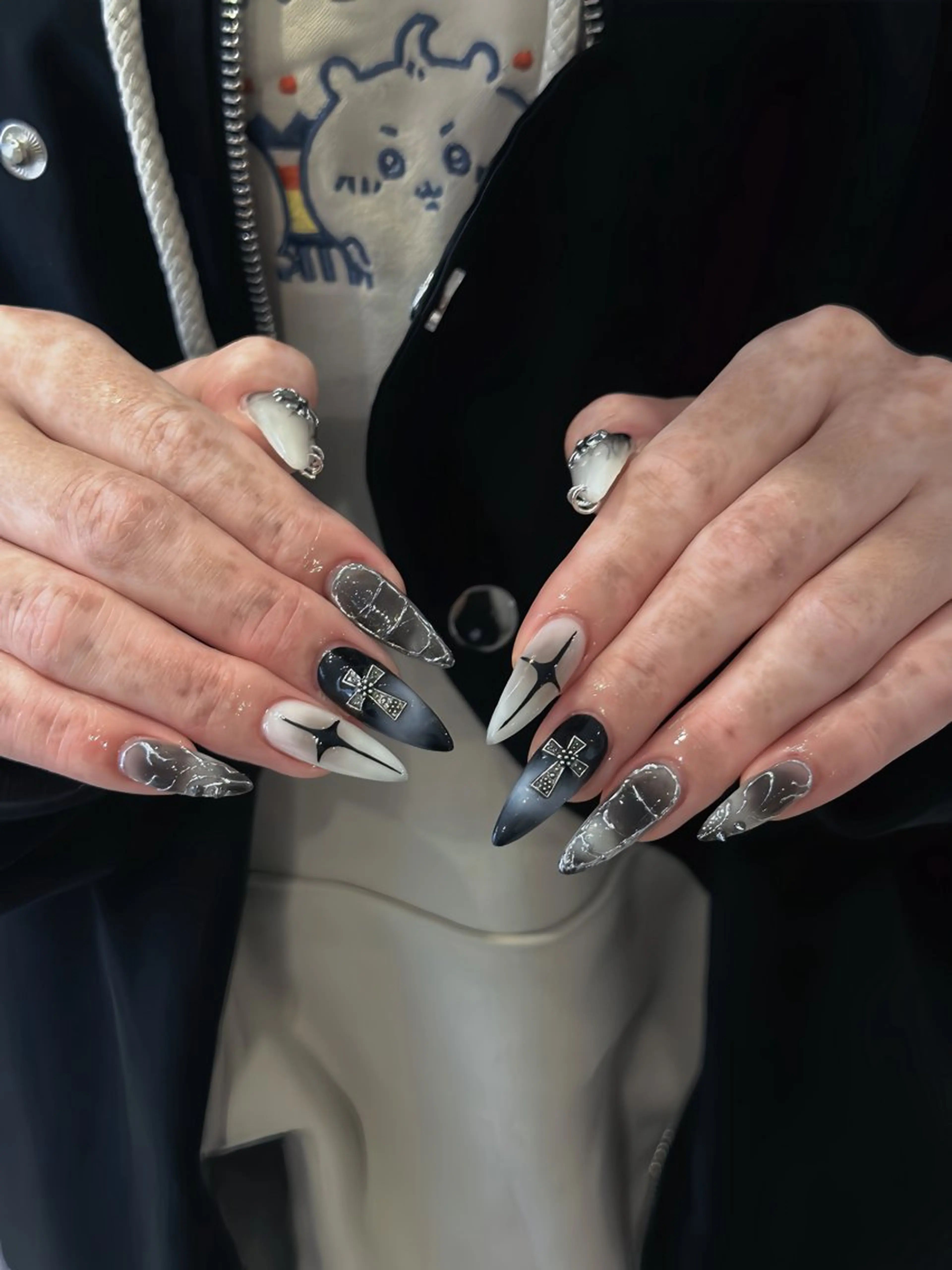 ネイル チークネイル ドット フレンチネイル グラデーション ハート ハンドネイル ハンドケア Eli Nails 新宿のネイルデザイン