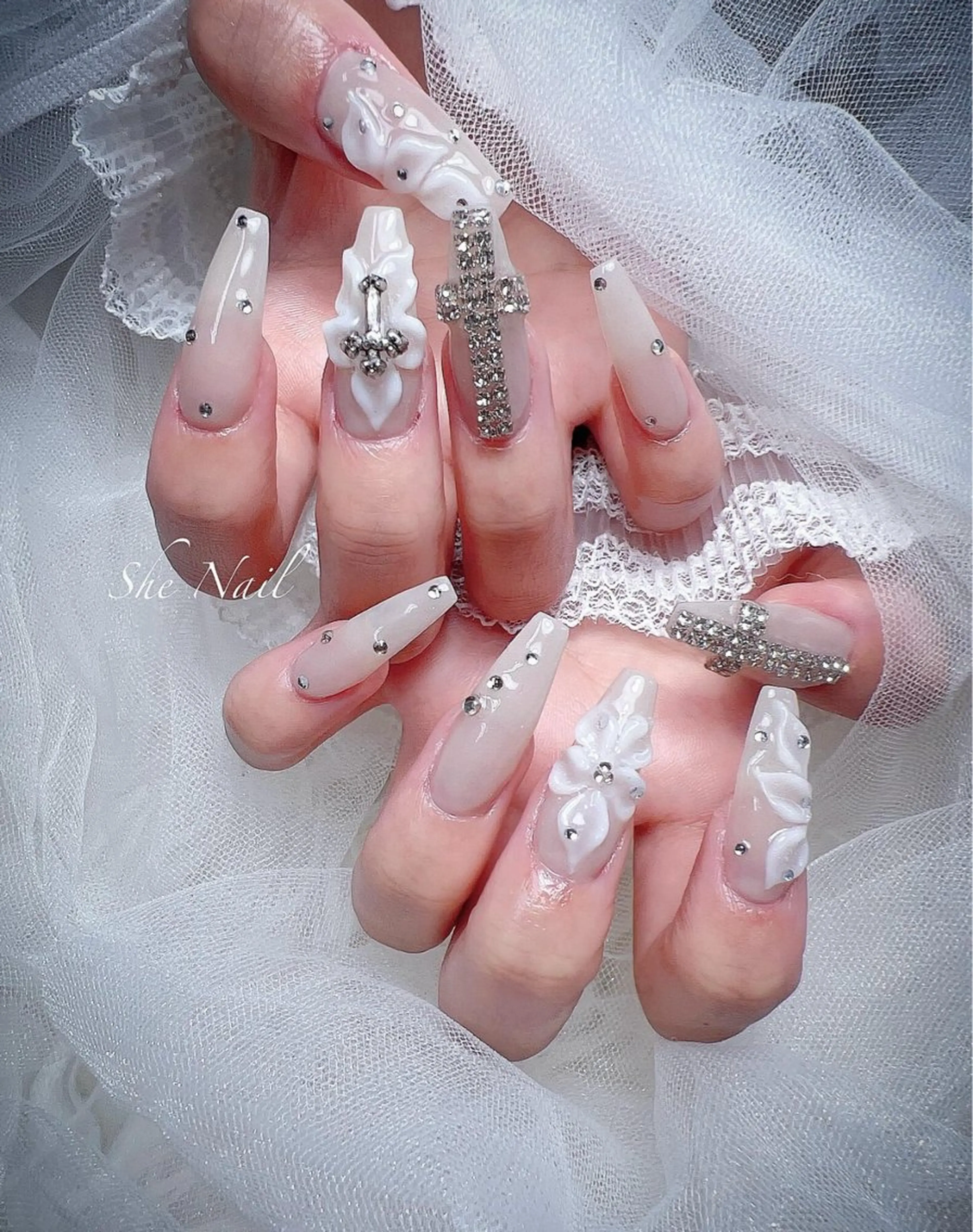 ネイル チークネイル 長さ出し フラッシュネイル グラデーション ラメ(グリッター) She   Nail所属・ISA_ BELLAのネイルデザイン