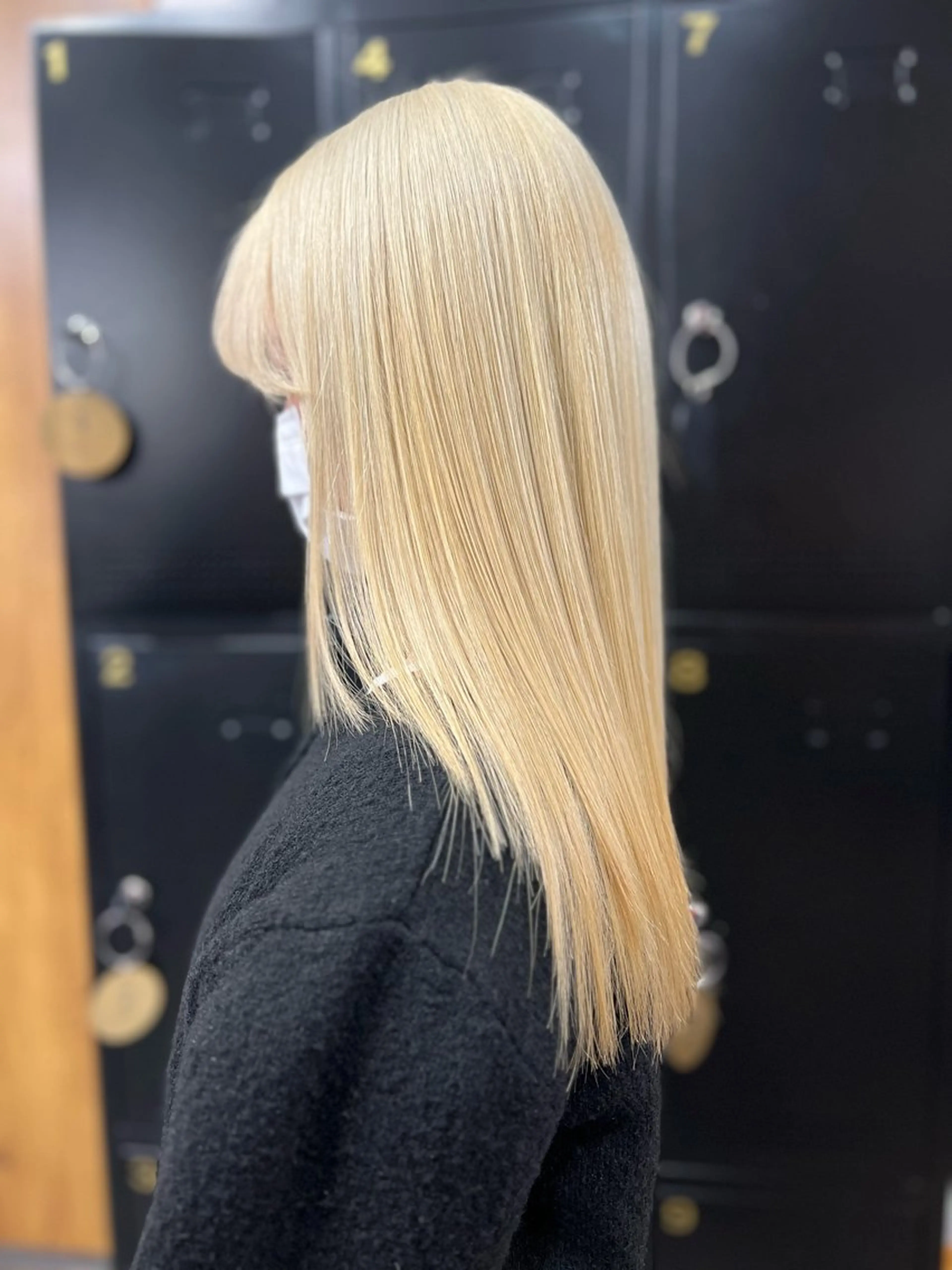 ロング カラー ブリーチ ブロンド ケアブリーチ ヘアカラー トリートメント LE Nのヘアスタイル