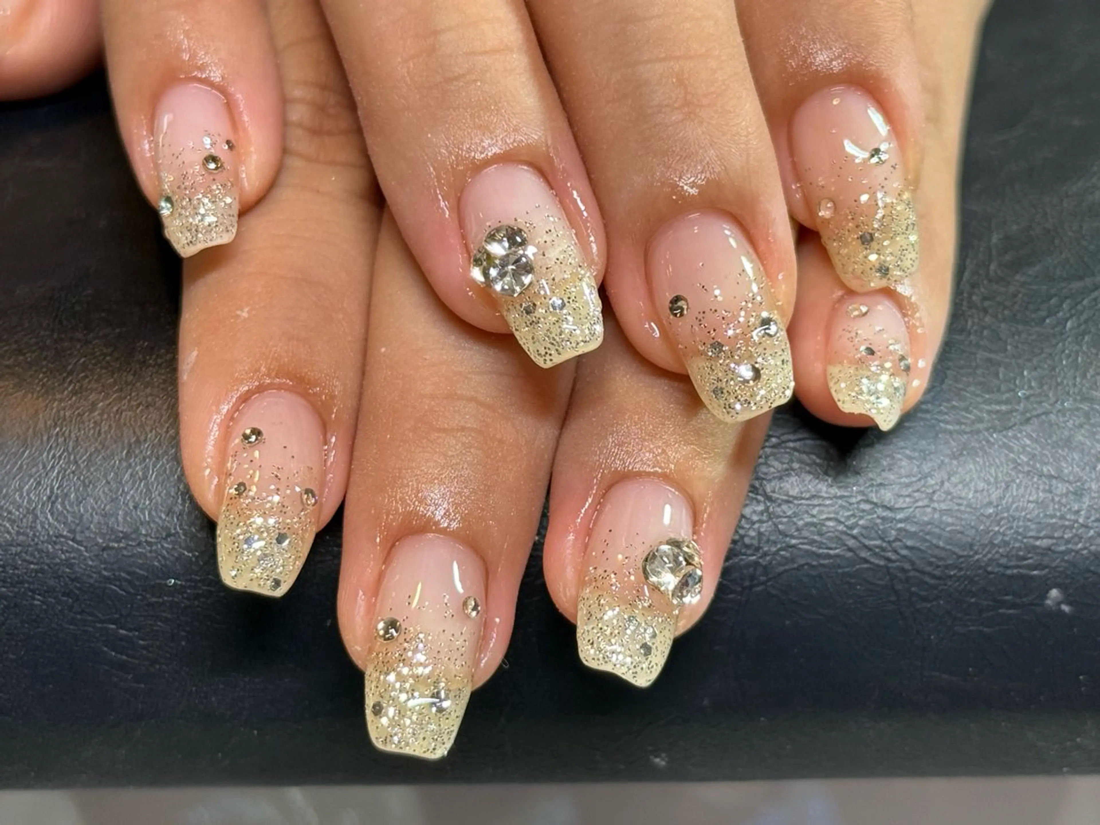 ネイル ストーンネイル ハンドネイル Nail salon Kahuuのネイルデザイン