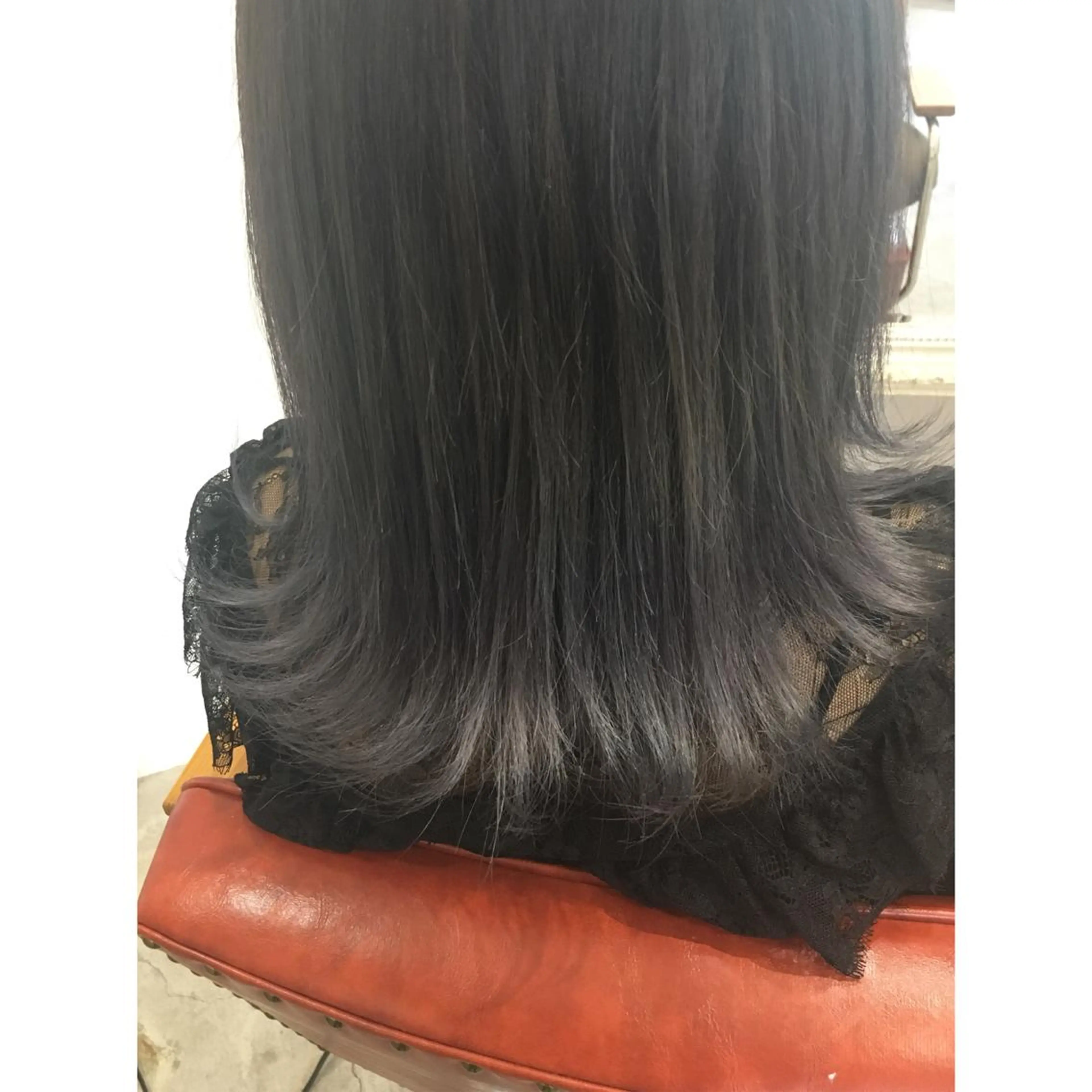 ミディアム カラー fio マナミのヘアスタイル