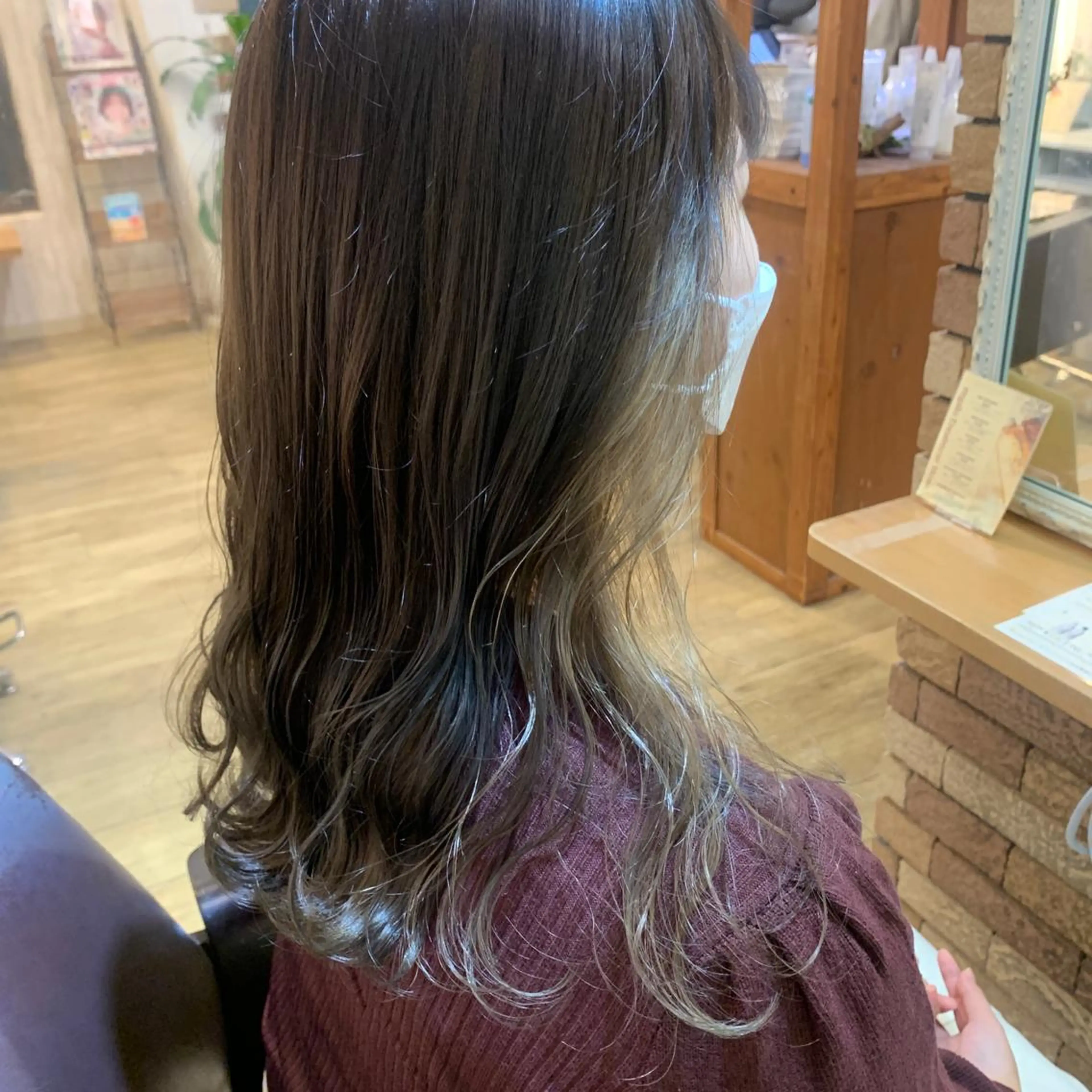 ミディアム カラー ベージュカラー ブリーチ カット ヘアカラー regalo Acari🍎のヘアスタイル