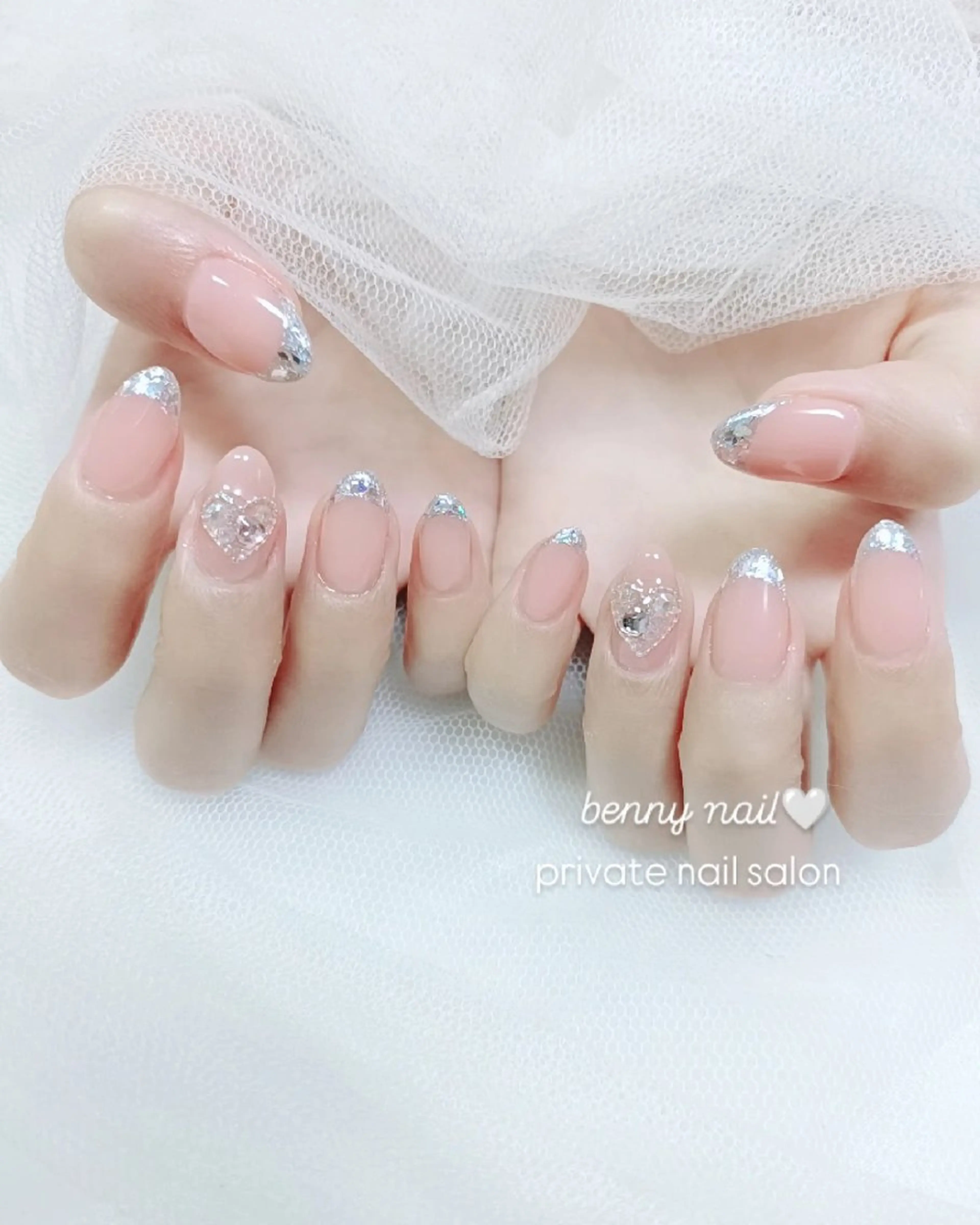 ネイル フレンチネイル ガラスフレンチ ハート キラキラネイル 最終受付23時半 benny nailのネイルデザイン