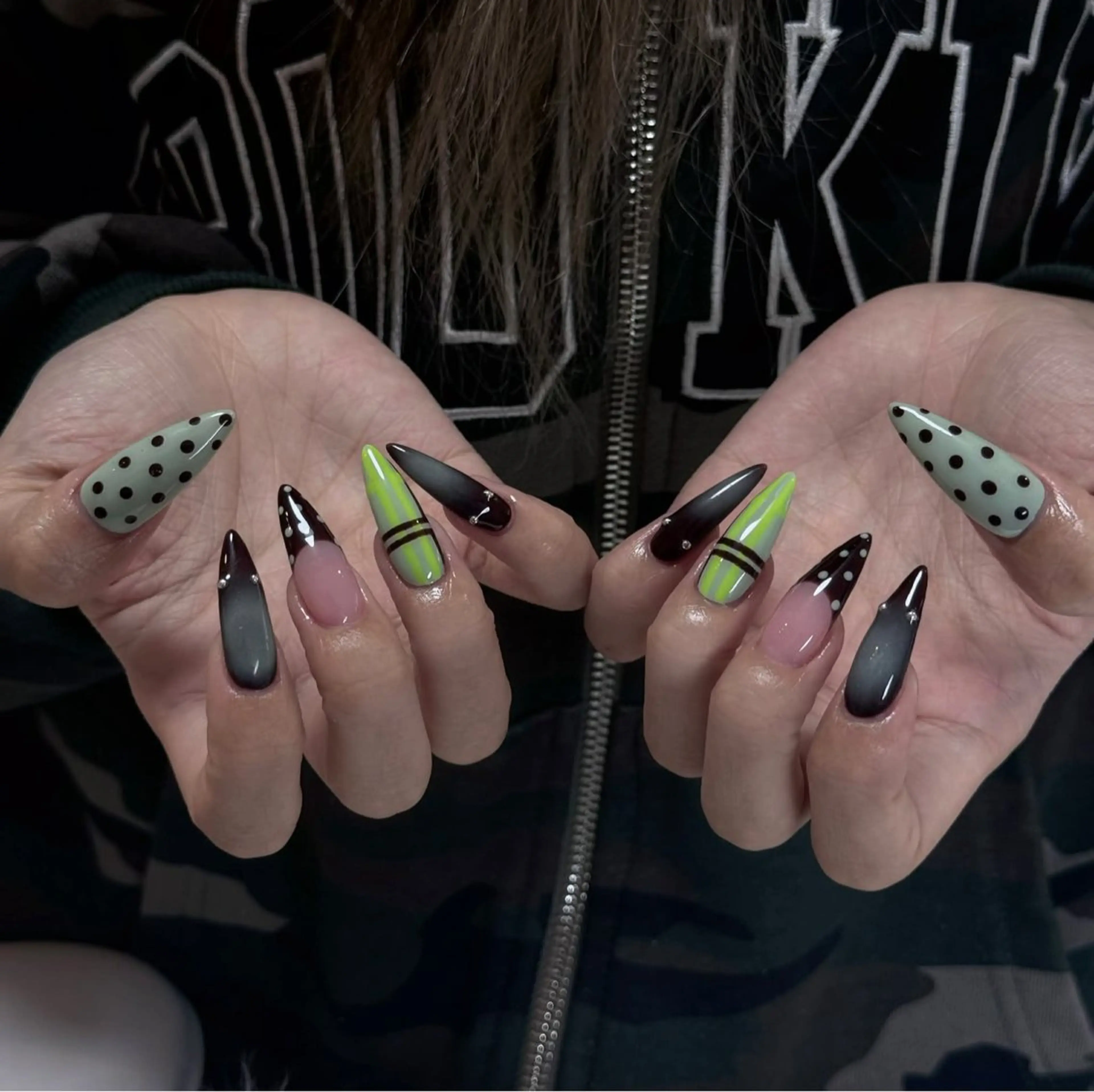 ネイル チークネイル ドット フレンチネイル グラデーション ハート ハンドネイル ハンドケア Eli Nails 新宿のネイルデザイン