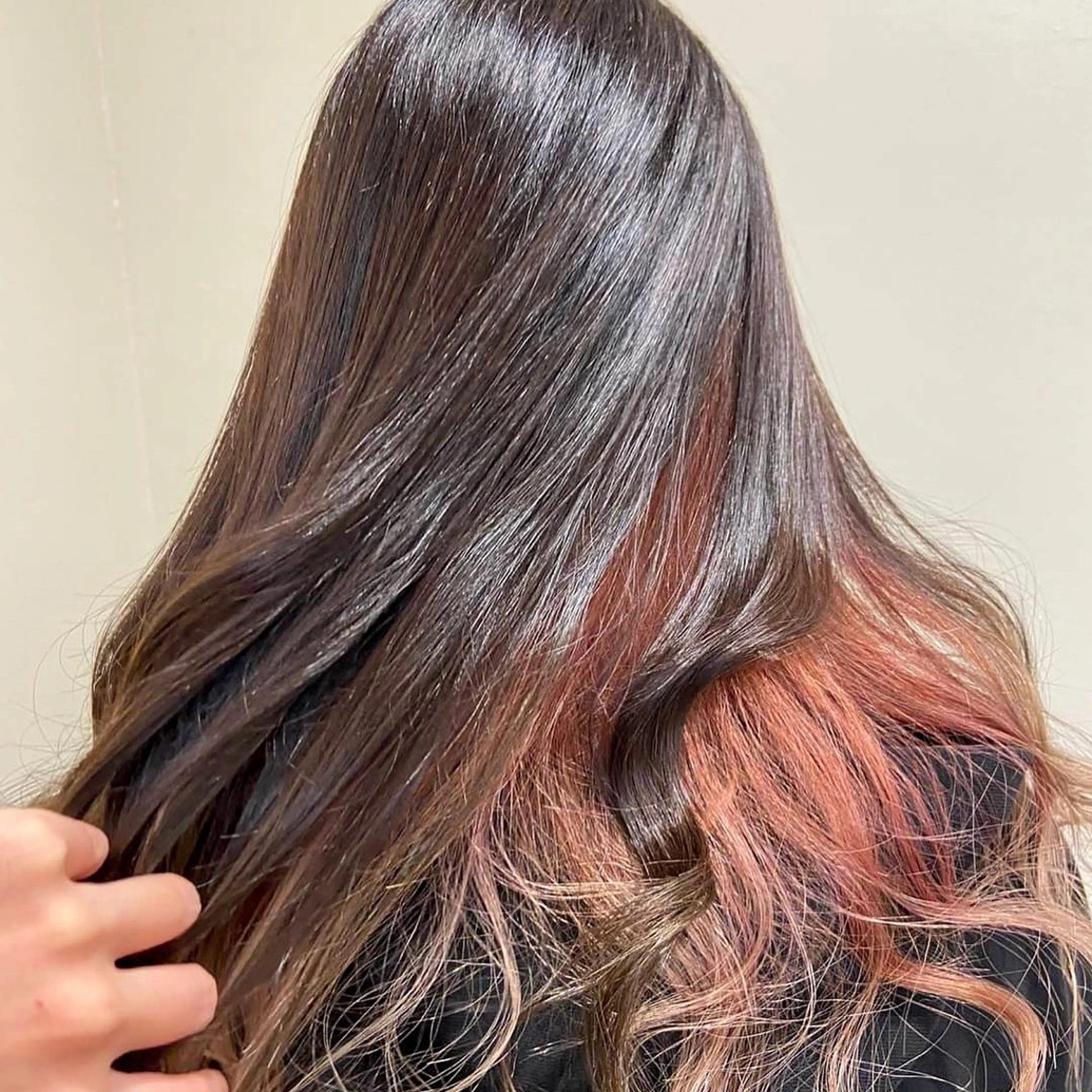 ロング カラー インナーカラー ピンクカラー ワタナベ リリコのヘアスタイル