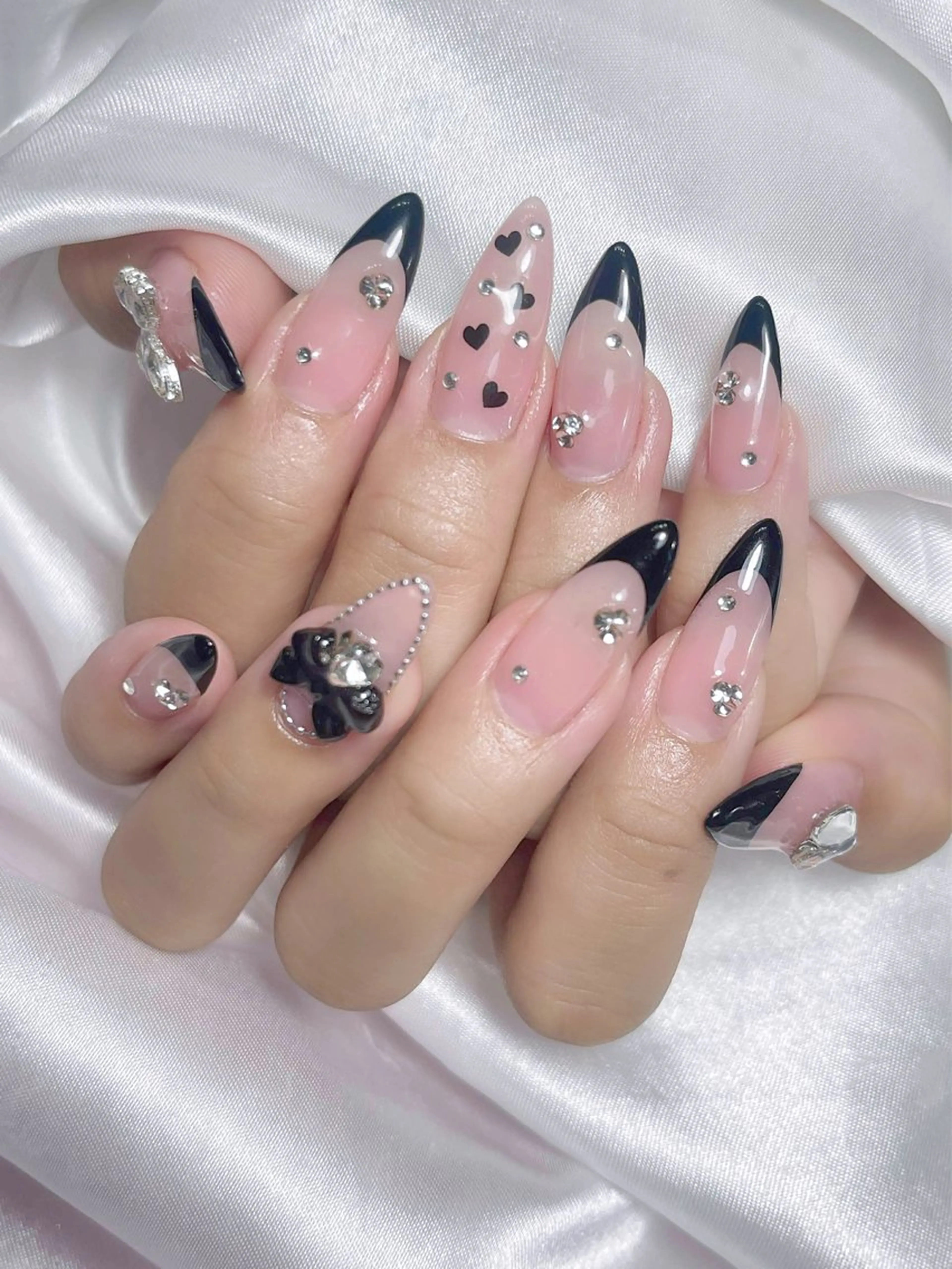 ネイル LEELA NAIL STUDIO所属・LEELA NAIL STUDIOのネイルデザイン