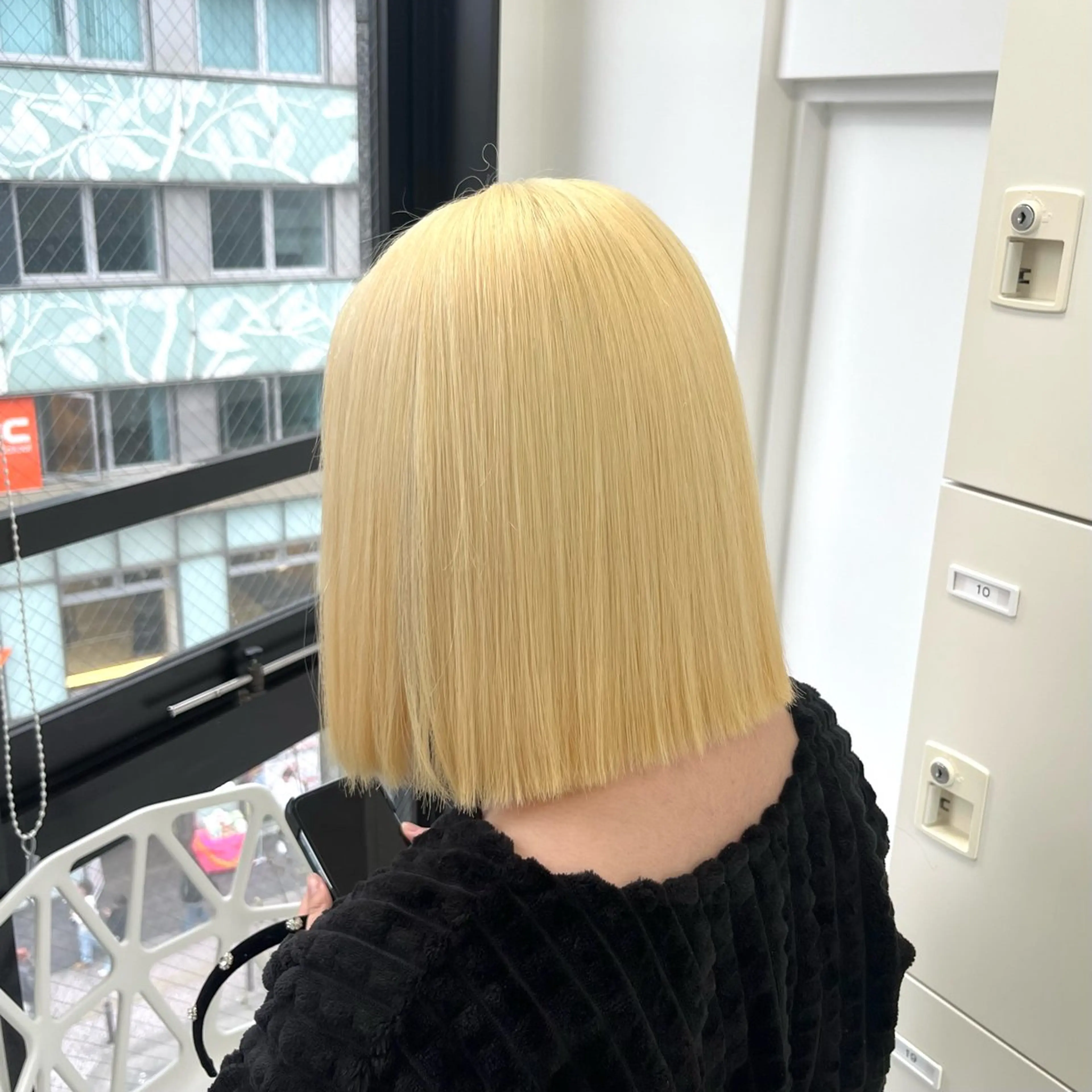 ミディアム カラー ベージュカラー ブリーチ ブロンド デザインカラー グレージュ ヘアカラー トリートメント ケアブリーチ/ 髪質改善/上質艶髪のヘアスタイル