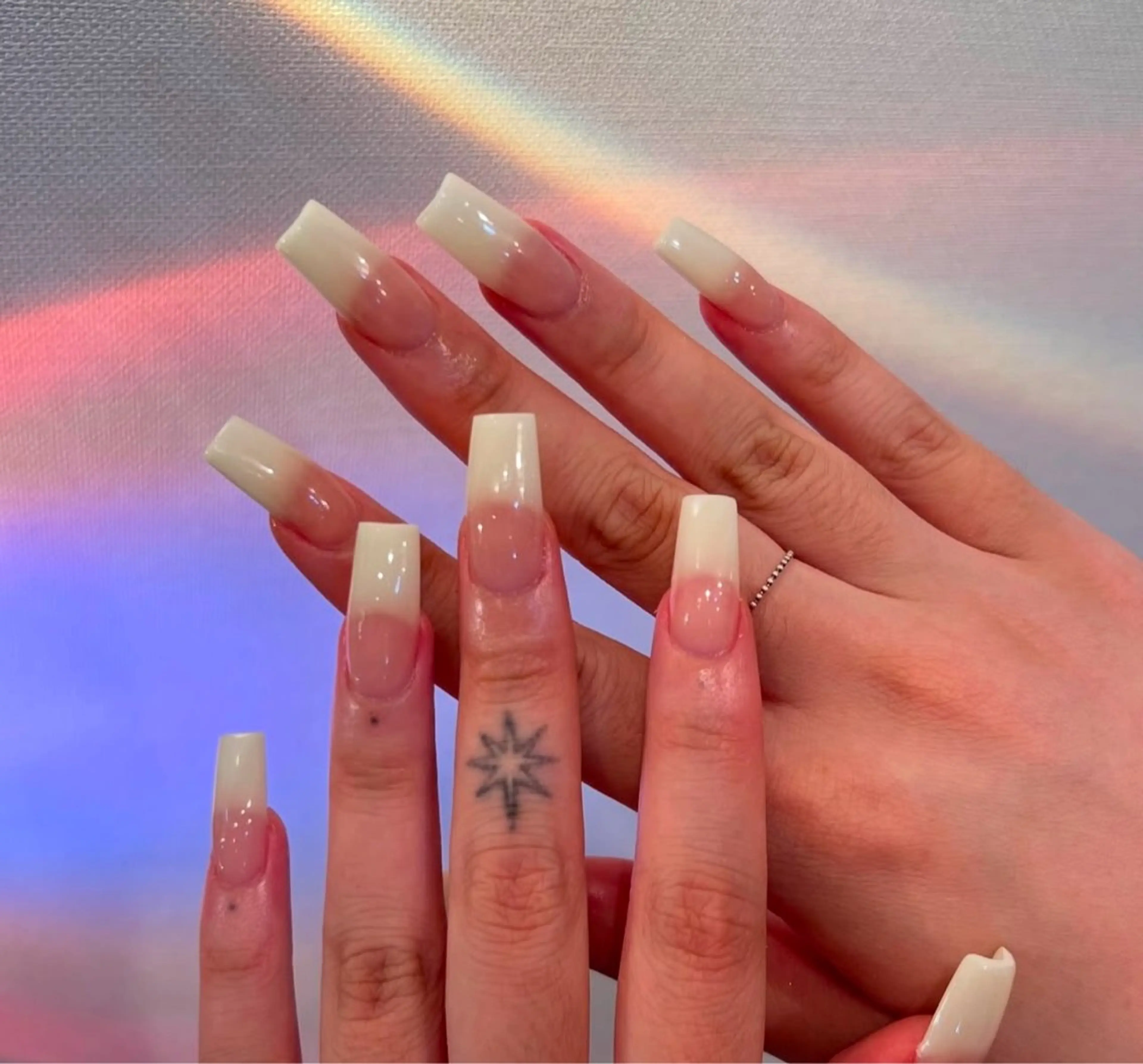 ネイル グラデーション キラキラネイル ワンカラーネイル 冬ネイル Jenn Nail Salonのネイルデザイン