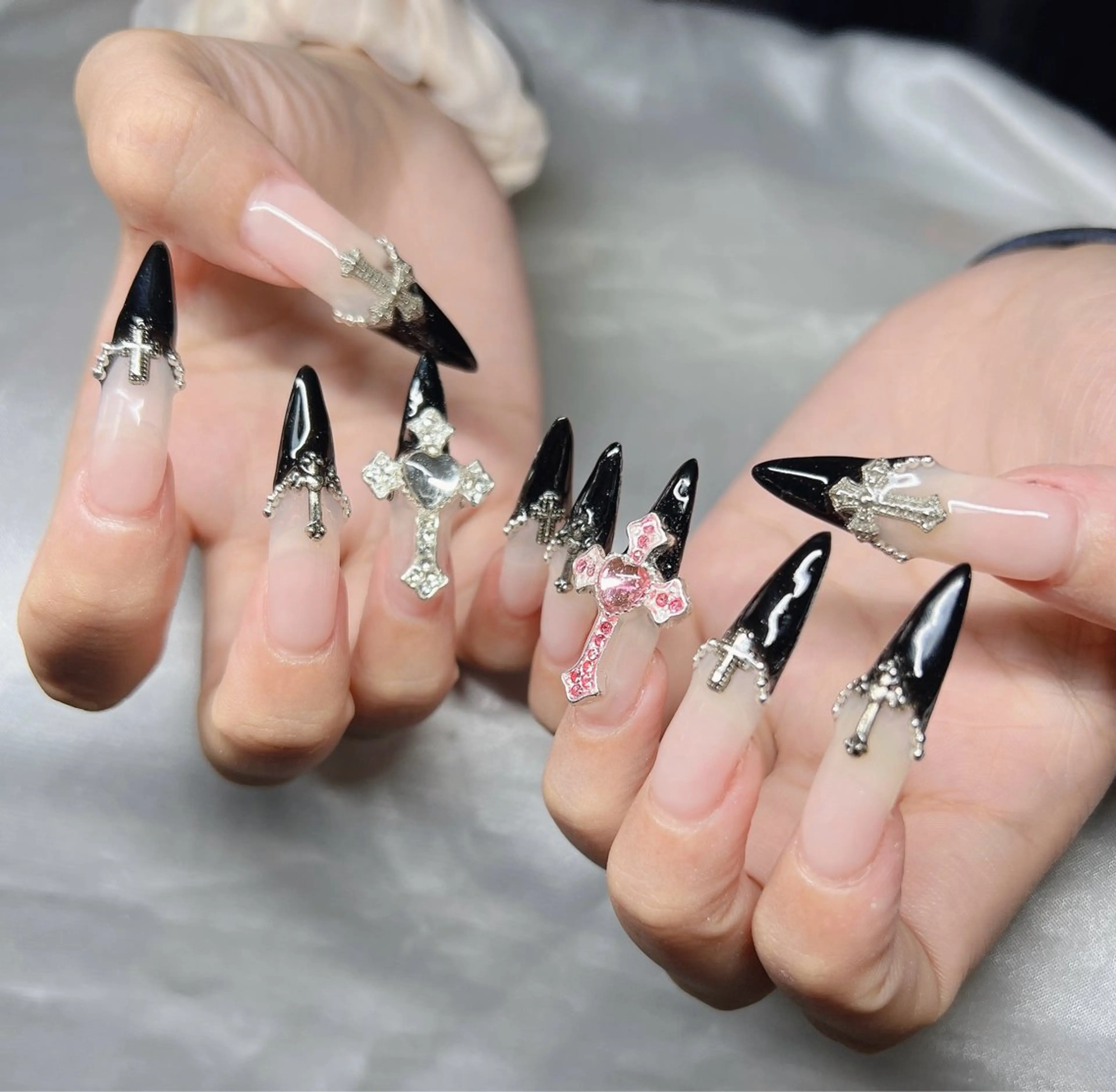 ネイル 長さ出し グラデーション 卒業式 キラキラネイル マグネットネイル ハンドネイル Lee Nailsのネイルデザイン