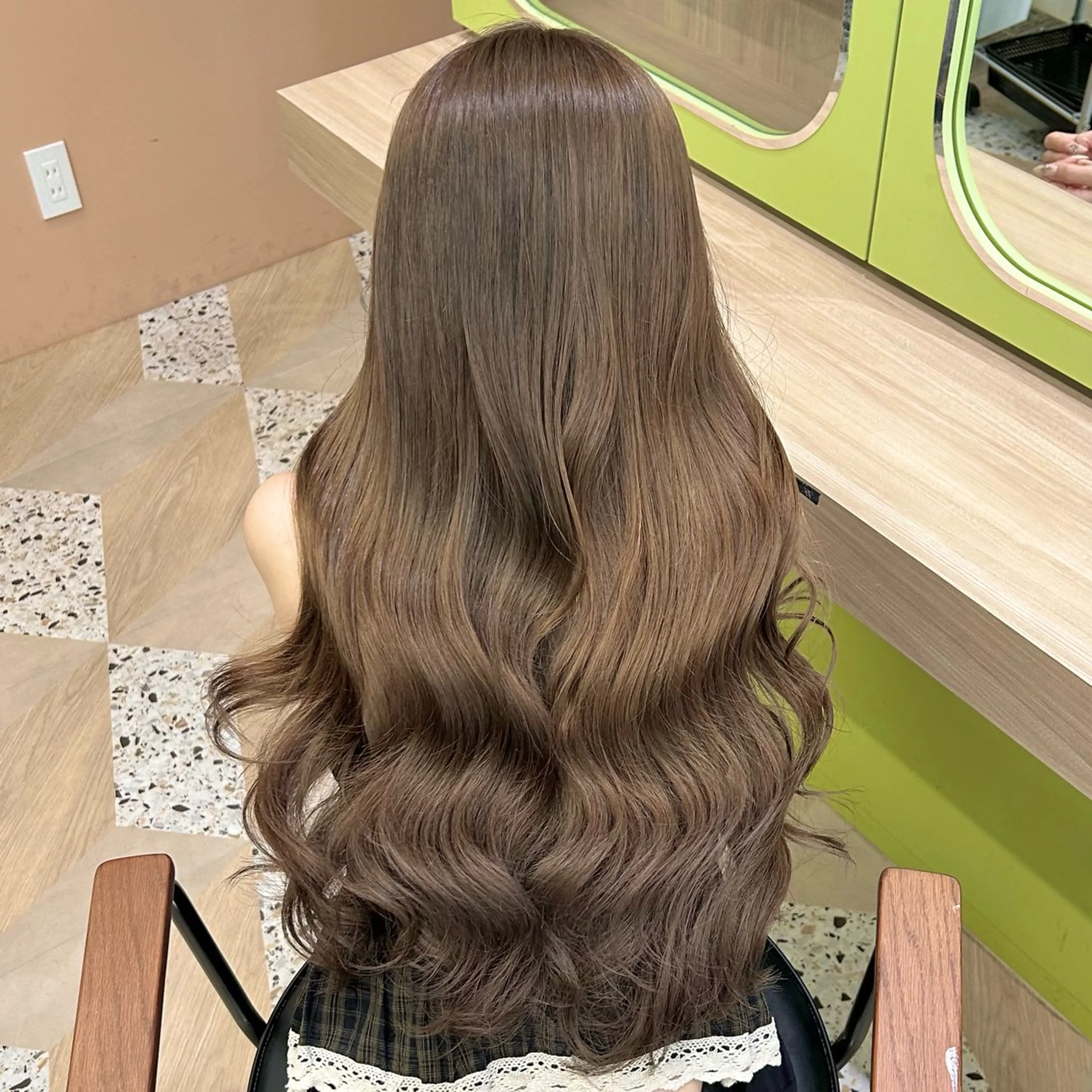 ロング カラー ベージュカラー ブリーチ ブラウンカラー ショコラベージュ 透明感カラー カット ヘアカラー トリートメント ブリーチなしベージュ /ヘアセット/ミユのヘアスタイル