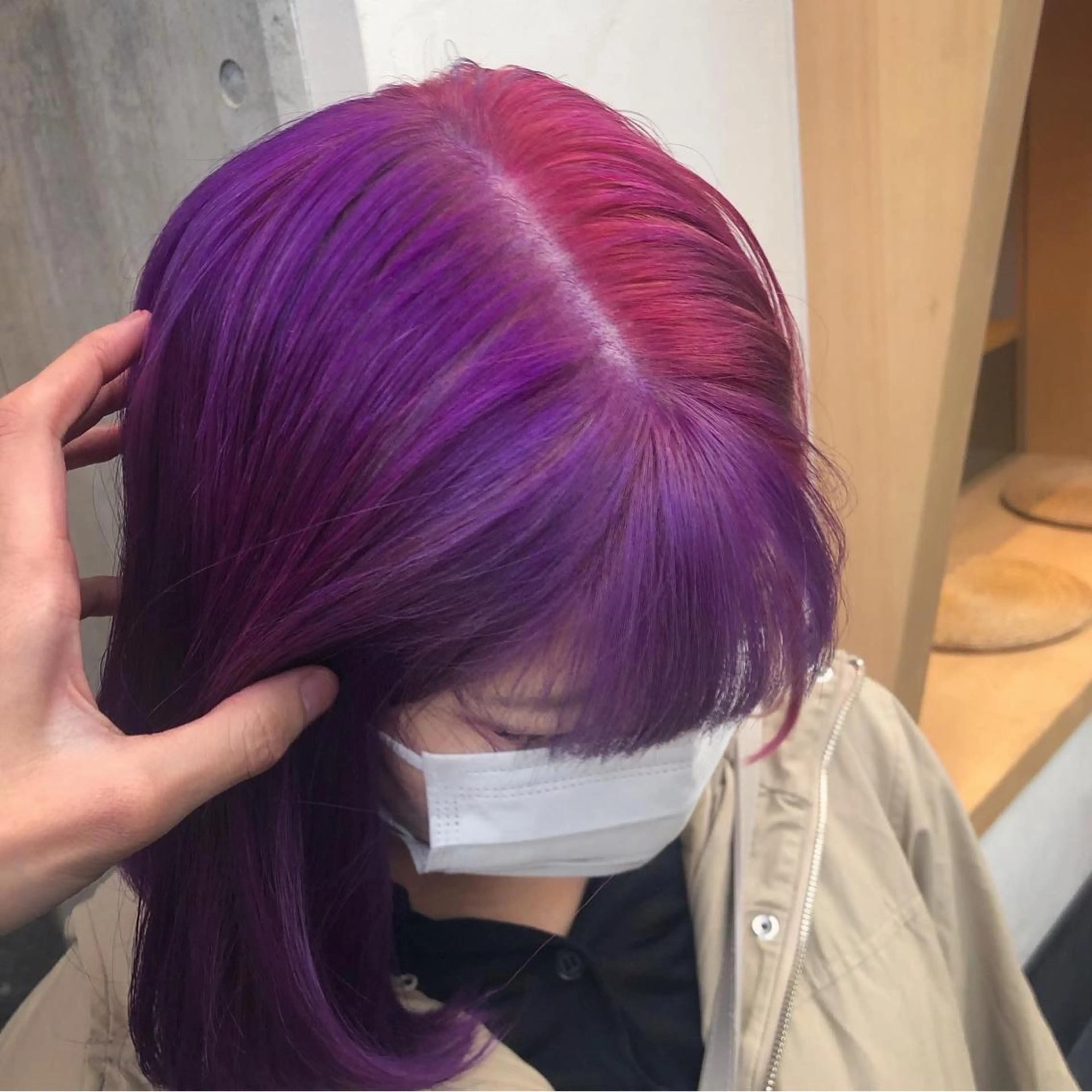 ミディアム カラー アッシュ バレイヤージュ ミストバング ベージュカラー ブリーチ カット ヘアカラー トリートメント 原宿サロン代表 デザインカラー伊藤卓のヘアスタイル