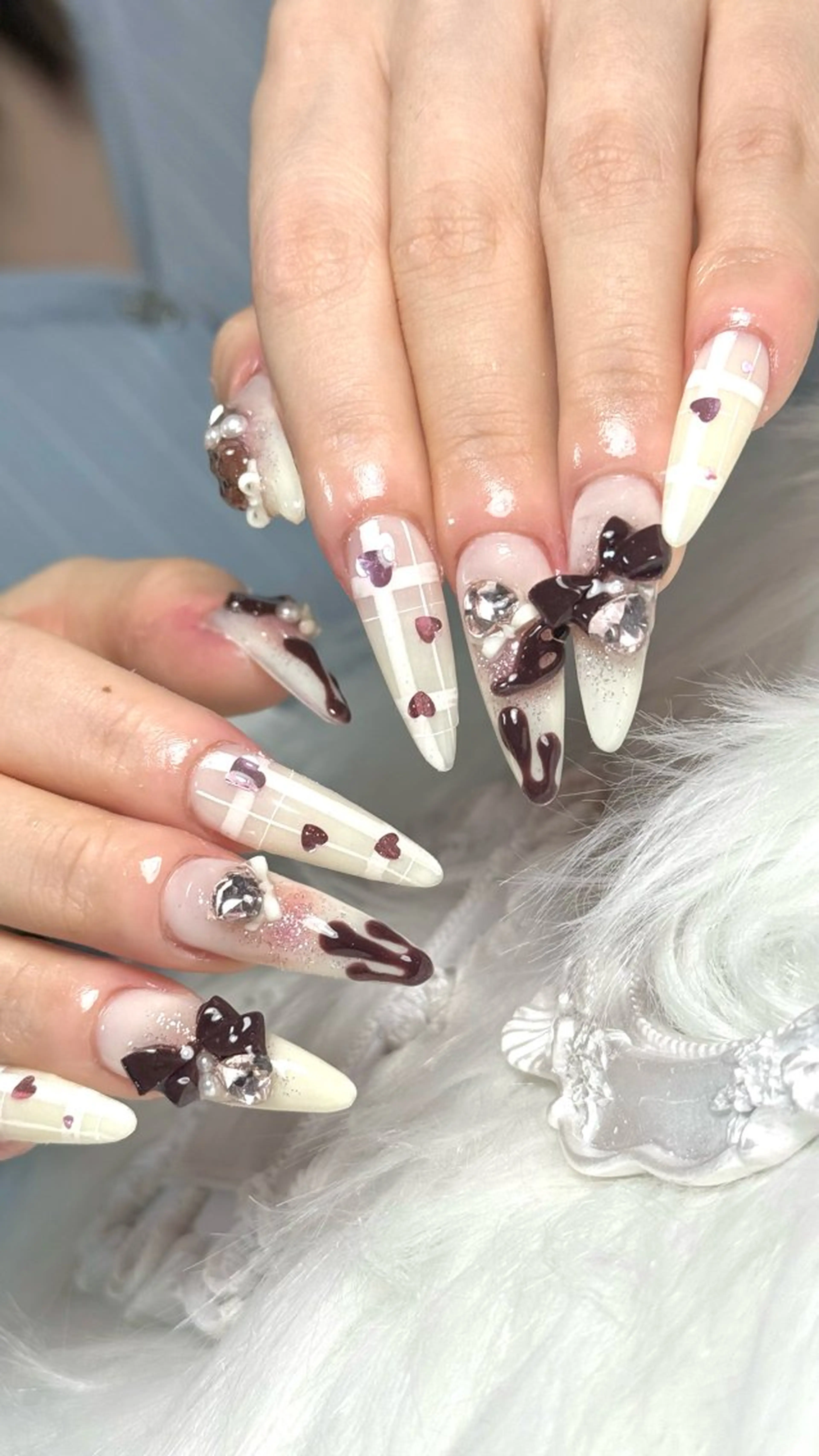 ネイル リボン ハンドネイル ルシイ🎀新宿長さ 出しパーツ専門店のネイルデザイン