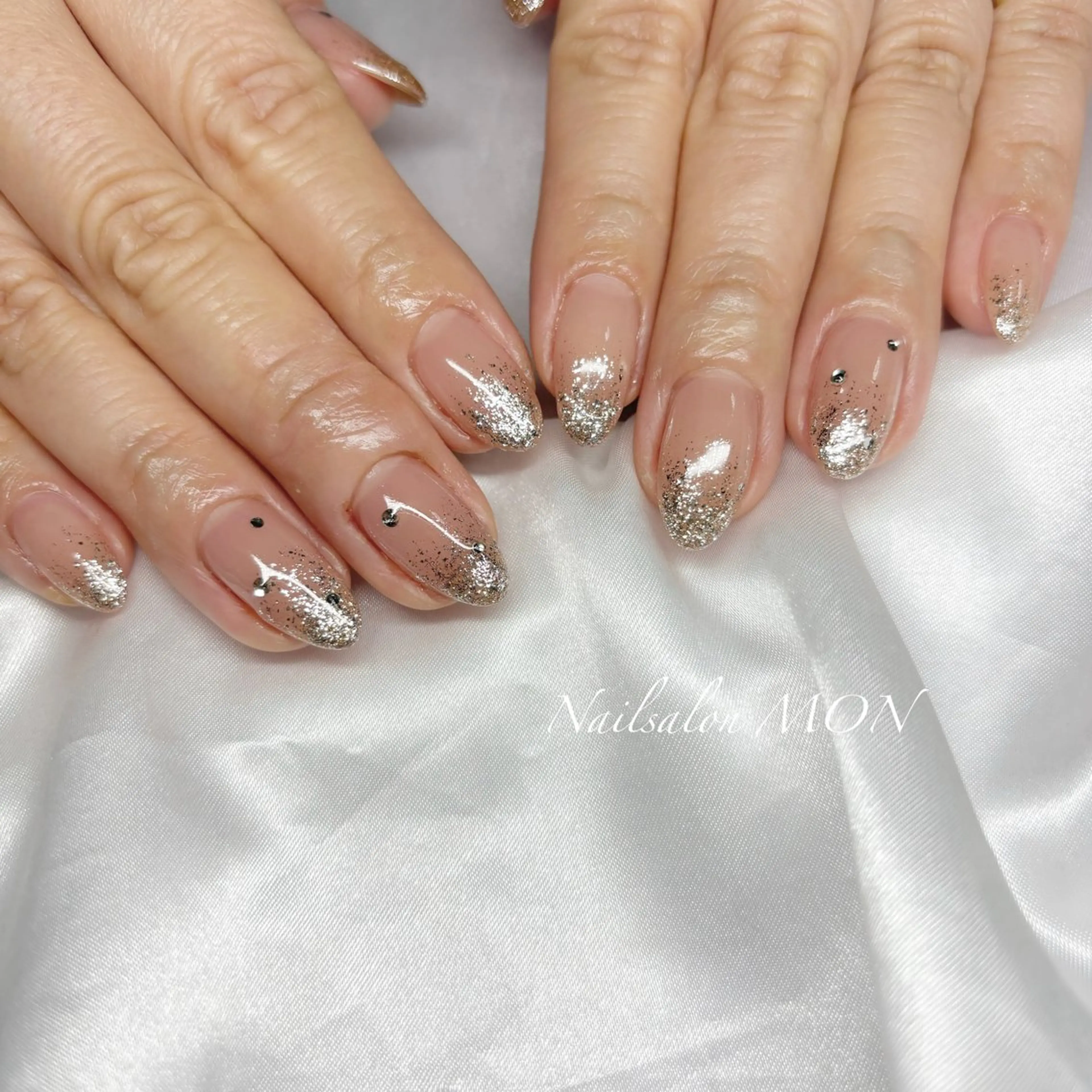 ネイル ストーンネイル ハンドネイル Nailsalon MONのネイルデザイン