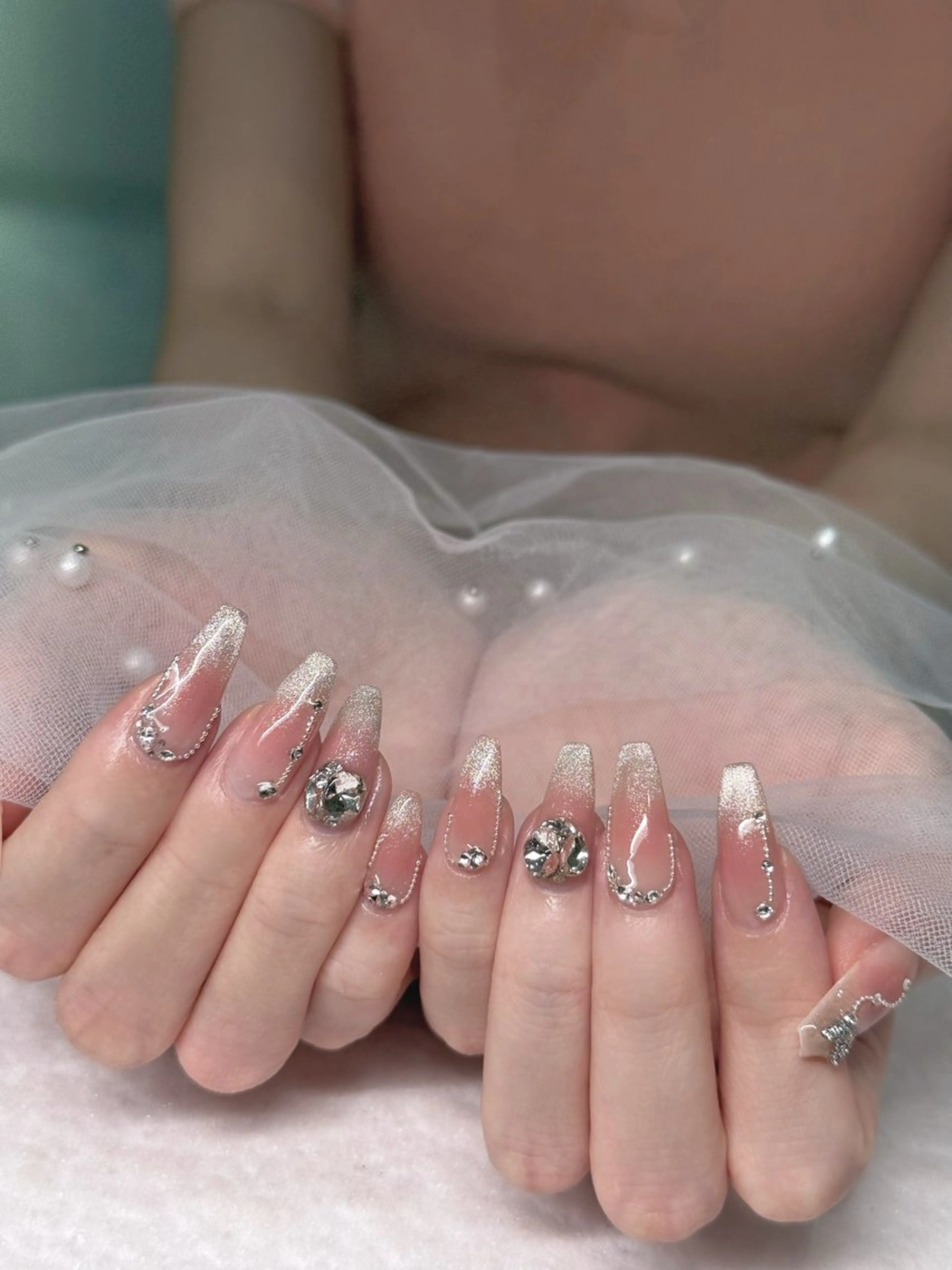 ネイル アートネイル チークネイル 氷ネイル・うるうるネイル 韓国ネイル マグネットネイル ハンドネイル NAILS168 新大久保店のネイルデザイン