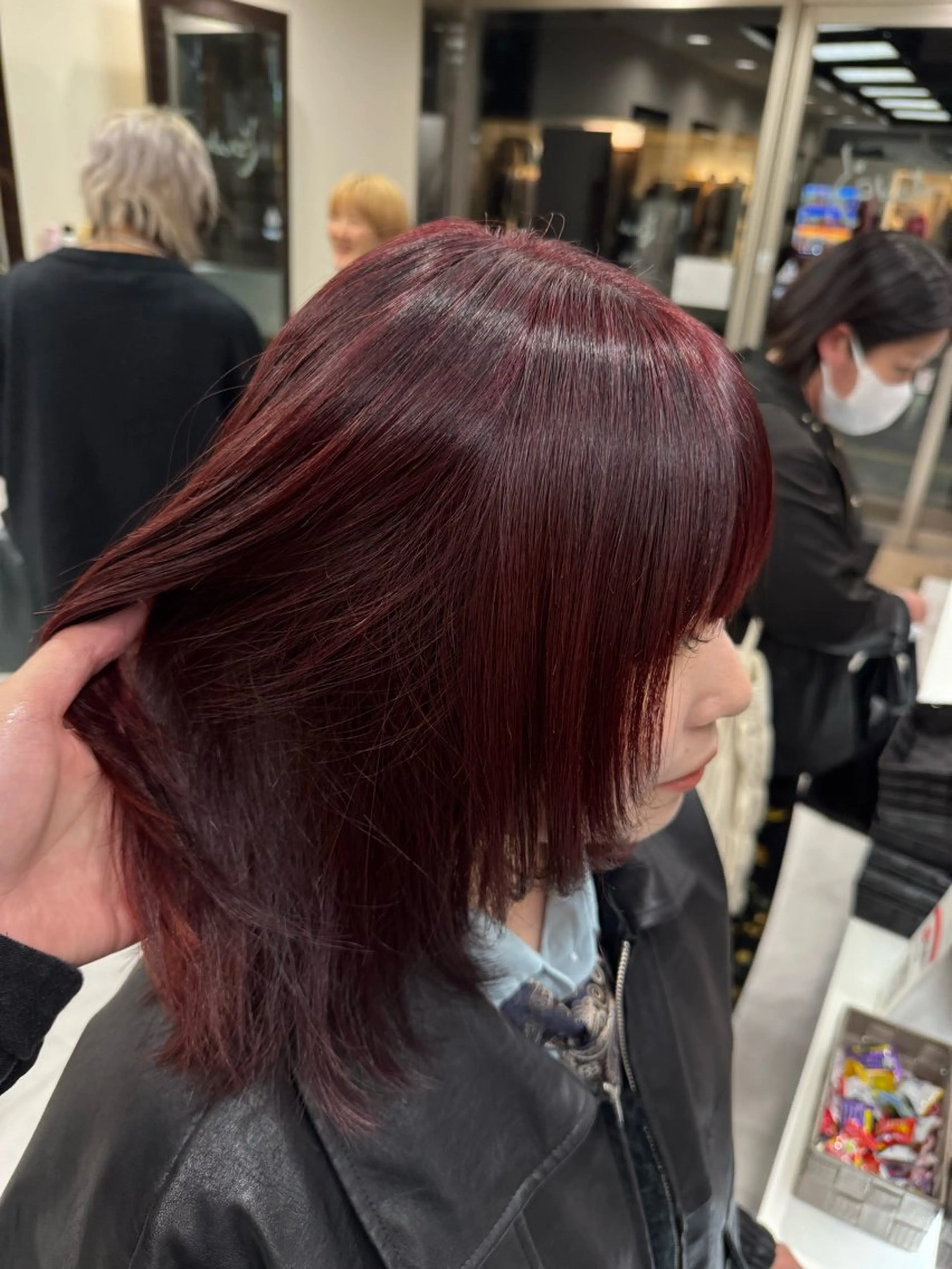 ミディアム カラー ヘアアレンジ 切りっぱなしボブ ブリーチ デザインカラー ダブルカラー グラデーションカラー 目黒 碧人のヘアスタイル