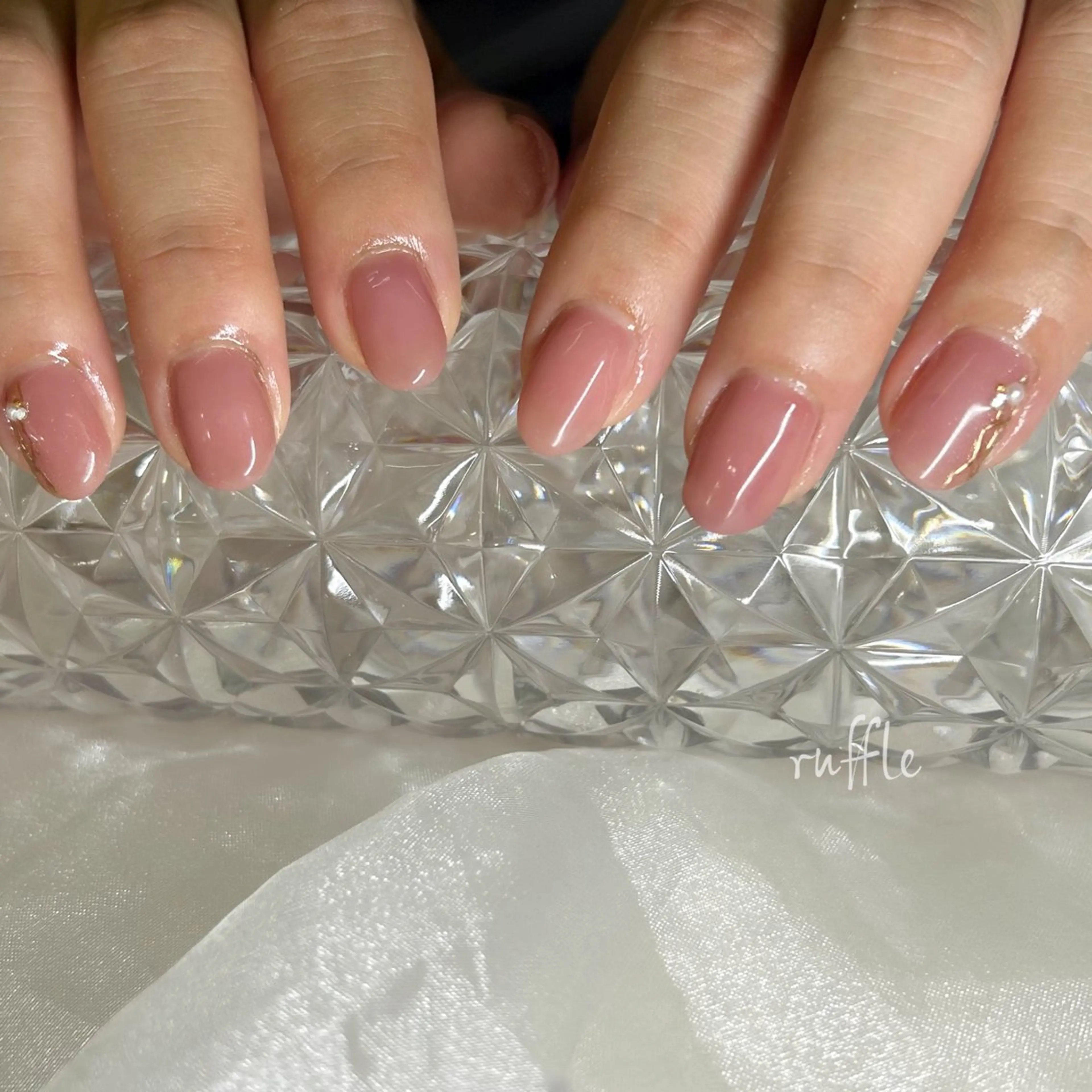 ネイル フットネイル ゴールド おそろいネイル ニュアンスネイル ピンク ruffle Asukaのネイルデザイン