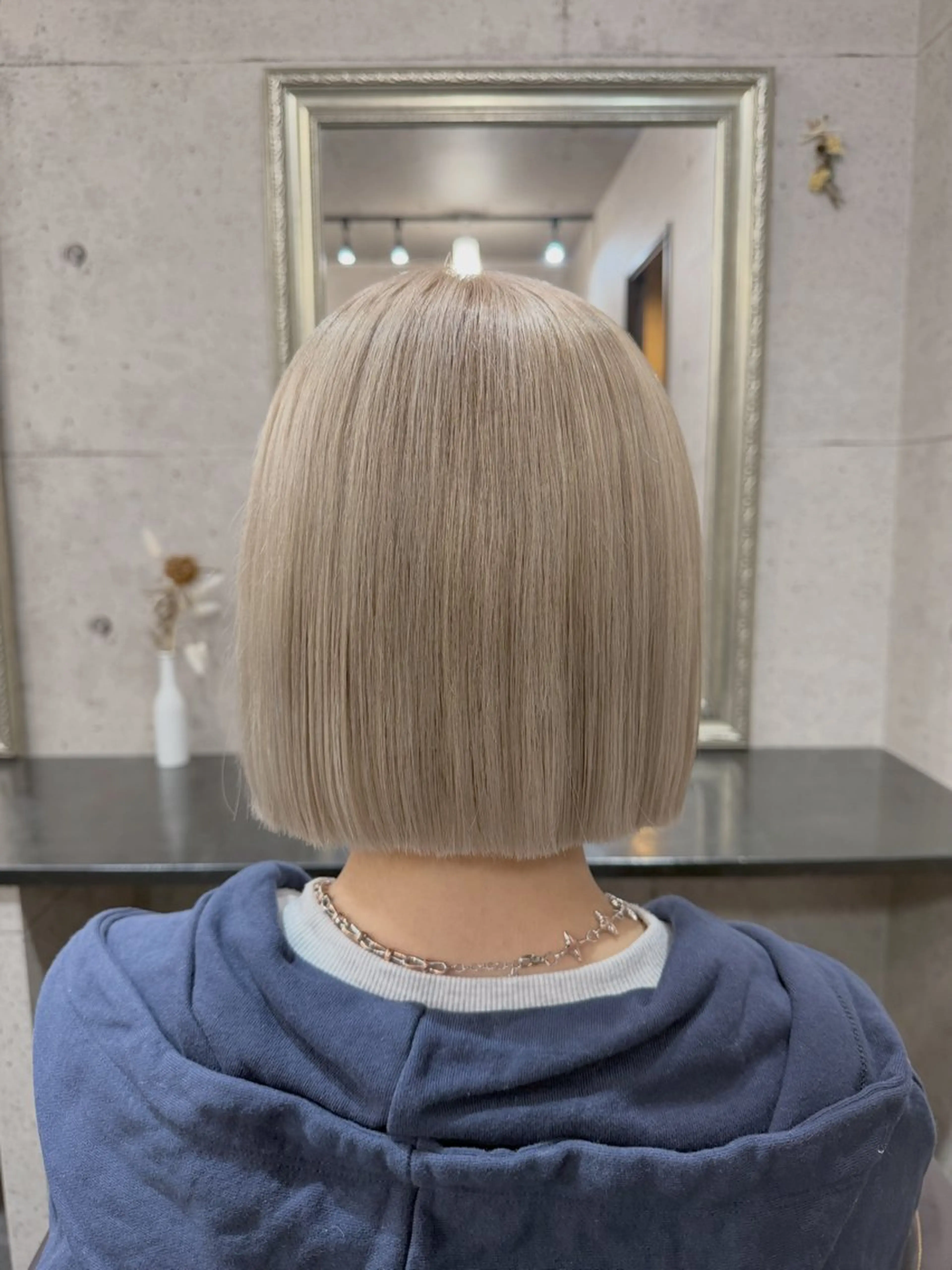 カラー ベージュカラー ブリーチ ミルクティーベージュ 栗本 陽香/顔周りレ イヤー/透明感カラーのヘアスタイル