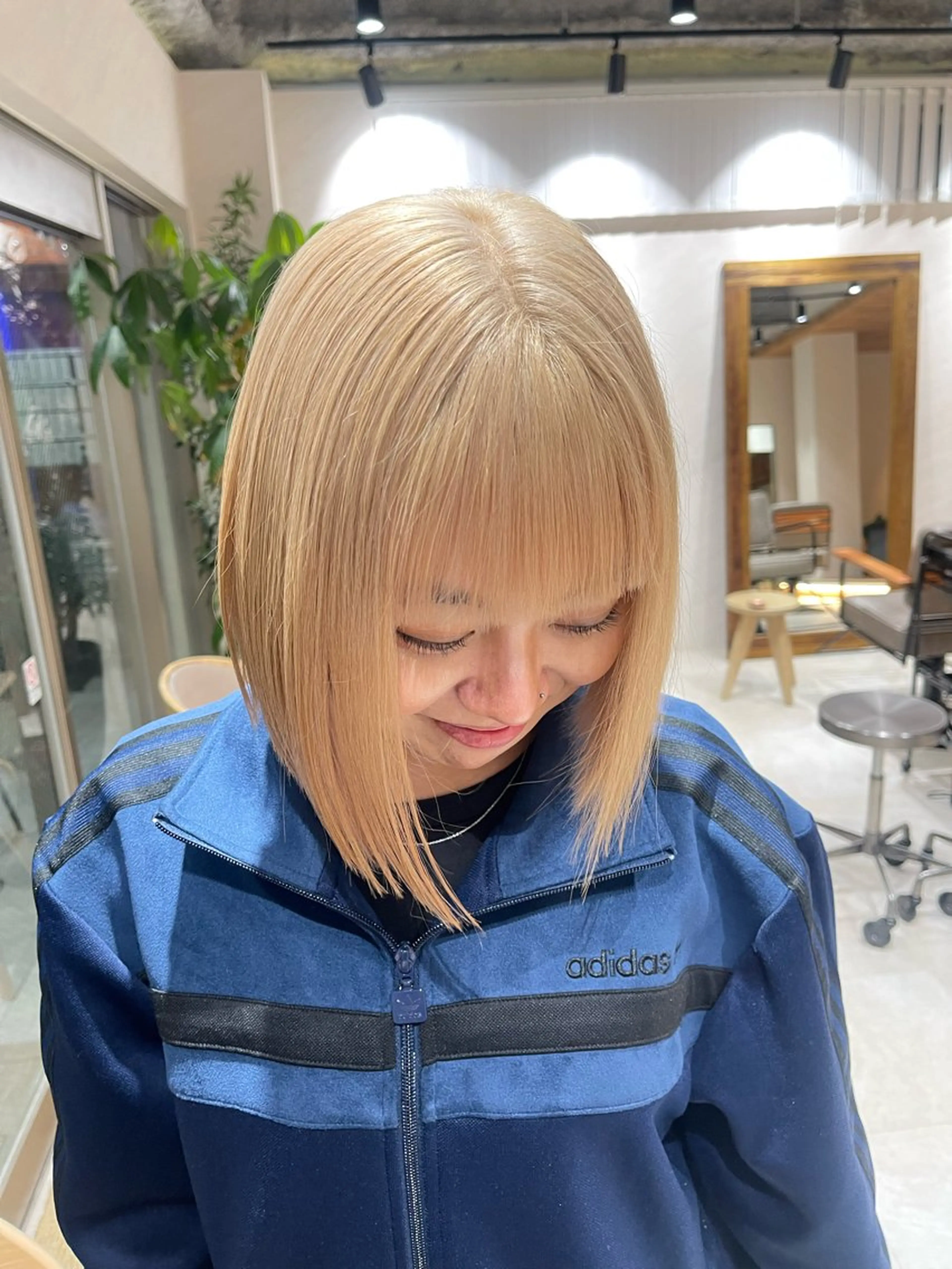 ショート カラー ベージュカラー ブリーチ ブロンド ヘアカラー トリートメント ヘアセット 🩵ボブ/レイヤー /髪質改善🩵のヘアスタイル