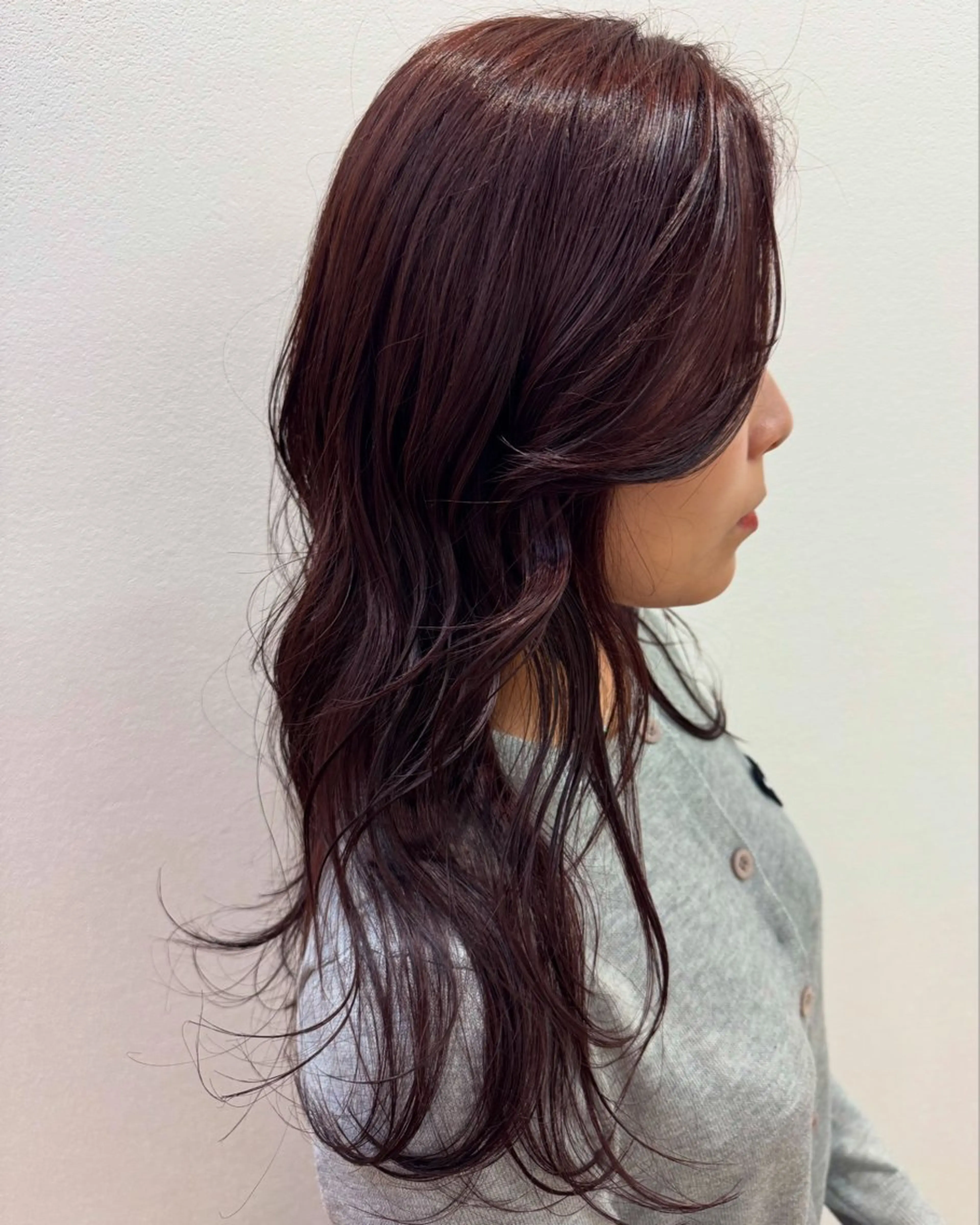 ロング カラー ブリーチ ブリーチなしカラー レッドカラー レイヤーカット 佐々木 有彩のヘアスタイル