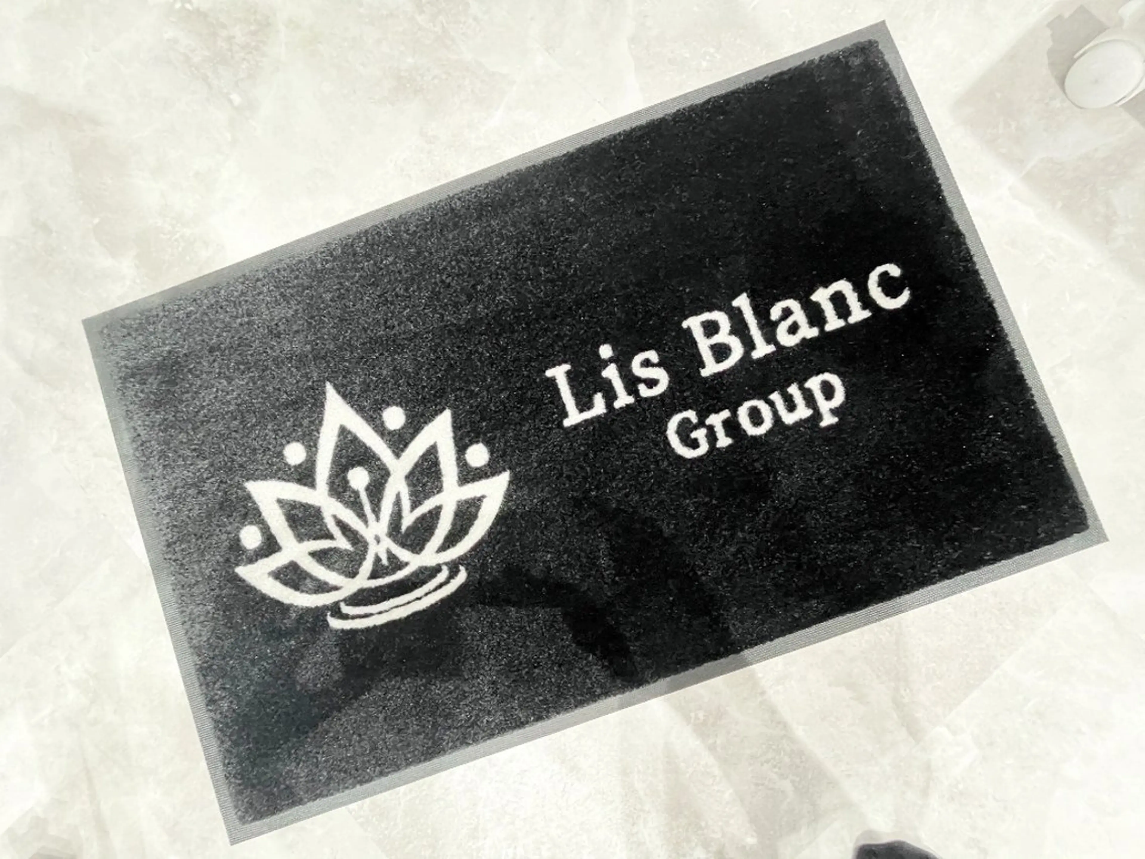 リスブラン AYUMI 🍎のネイルデザイン