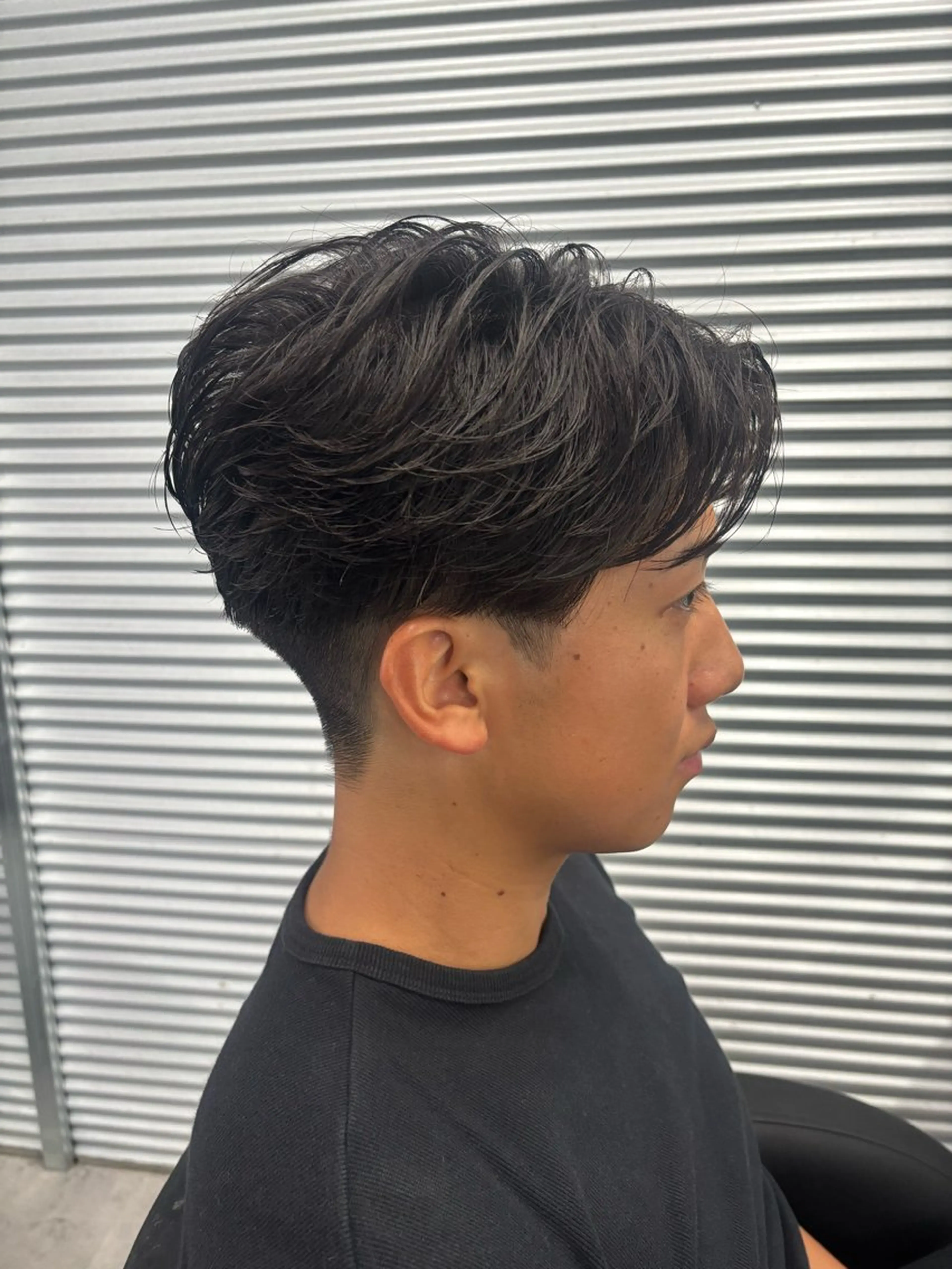 パーマ メンズ フェザーパーマ メンズパーマ カット パーマ 波巻き/ツイスパ/ 短髪/鈴木俊也のヘアスタイル