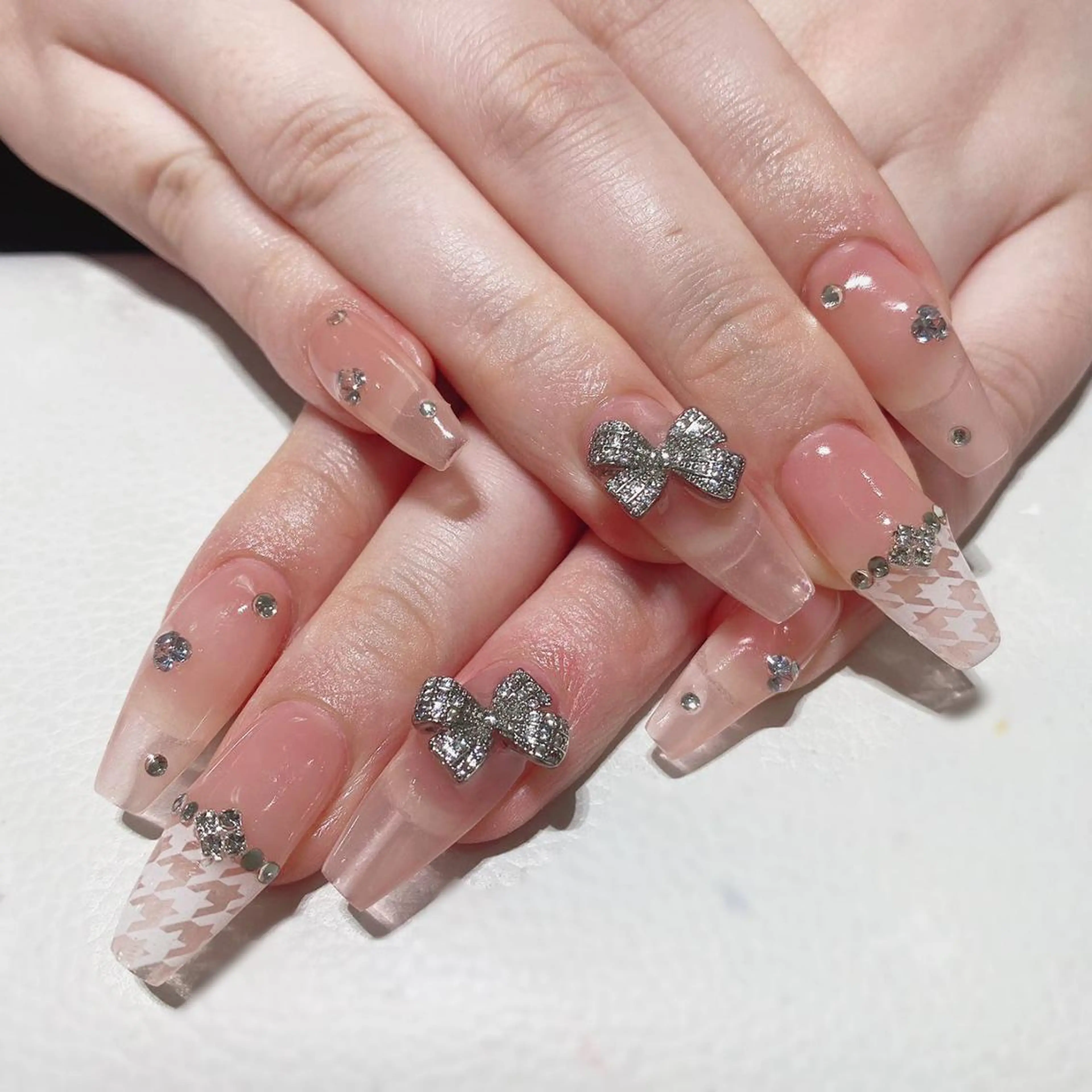 ネイル アートネイル 長さ出し ネイルチップ Queens PUPUのネイルデザイン