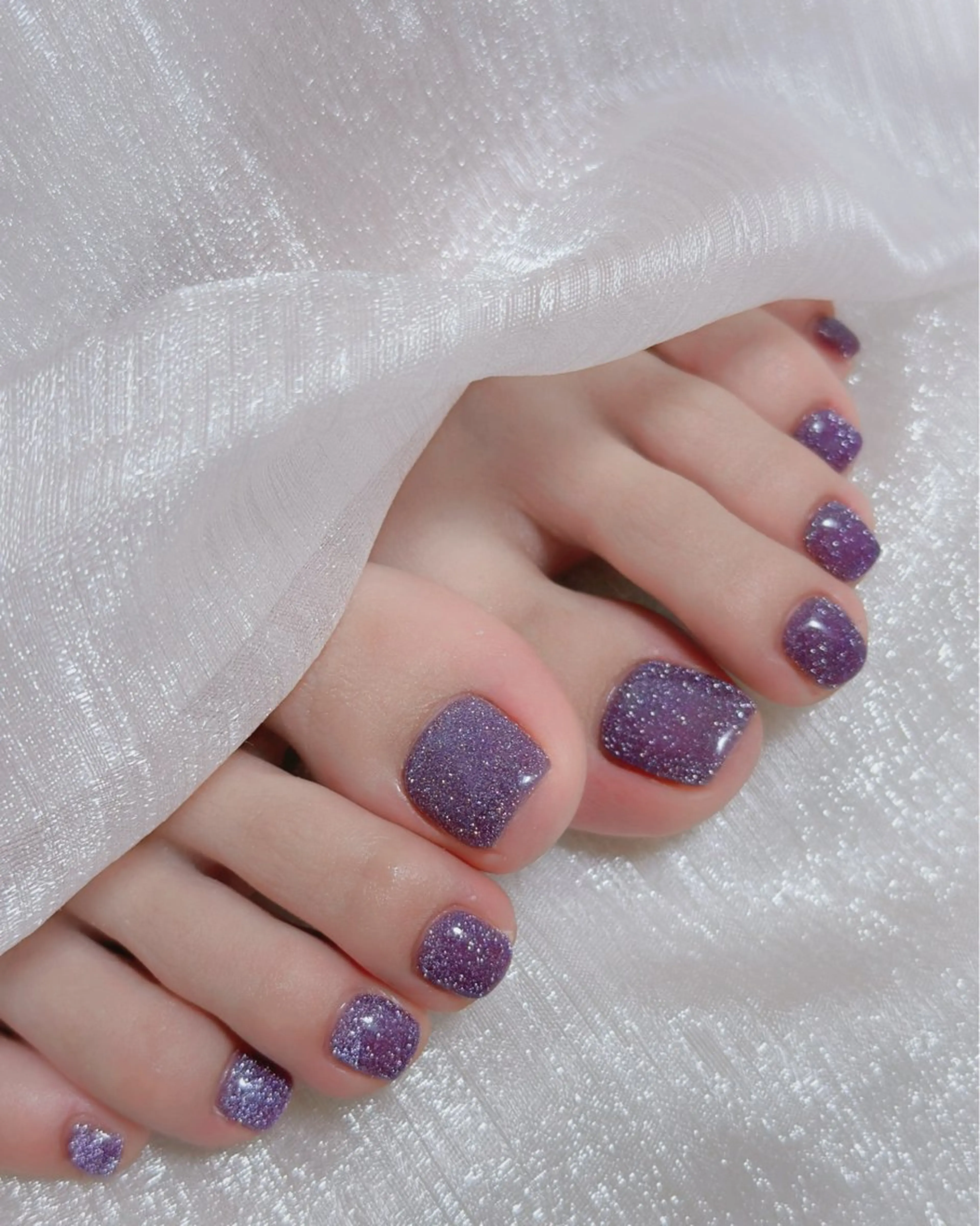 ネイル オーロラネイル 長さ出し フットネイル ラメ(グリッター) ラメグラデーション フットネイル 👍thumbs up nail👍のネイルデザイン