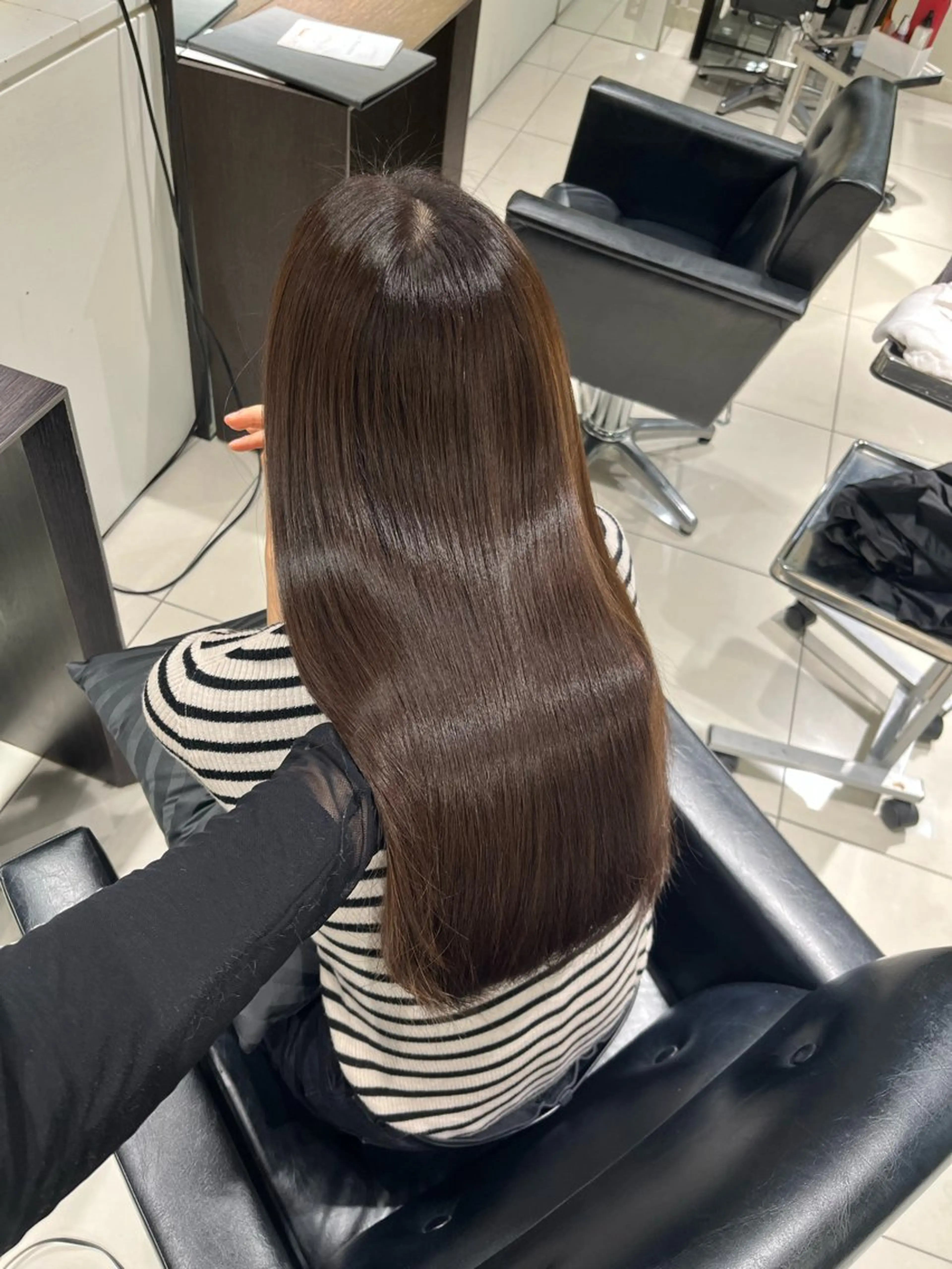 ロング カラー レイヤー×艶髪🤎. 𝜗𝜚hitomiのヘアスタイル