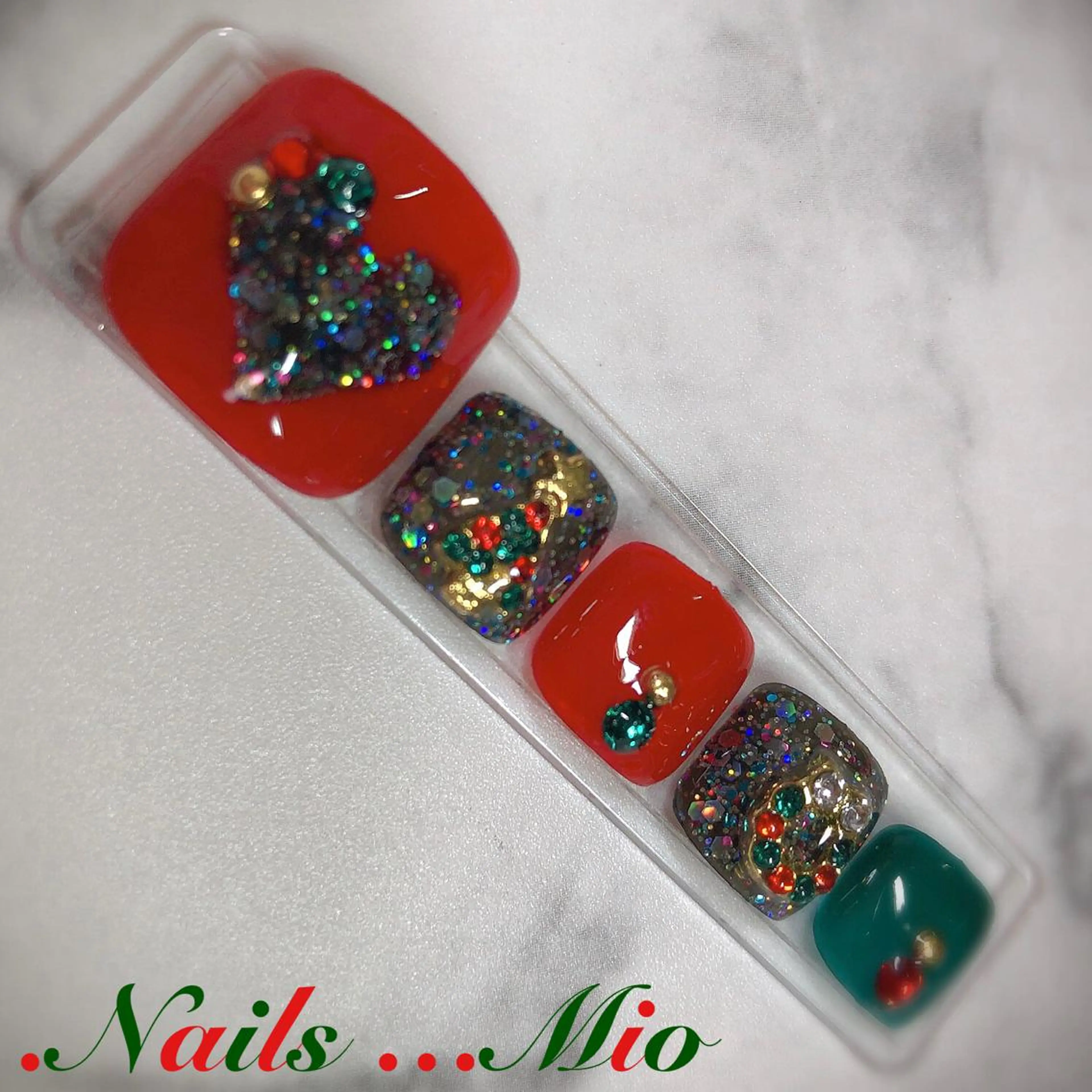 ネイル フットネイル ストーンネイル 冬ネイル クリスマス .Nails Mio 赤羽西ネイルサロンのネイルデザイン
