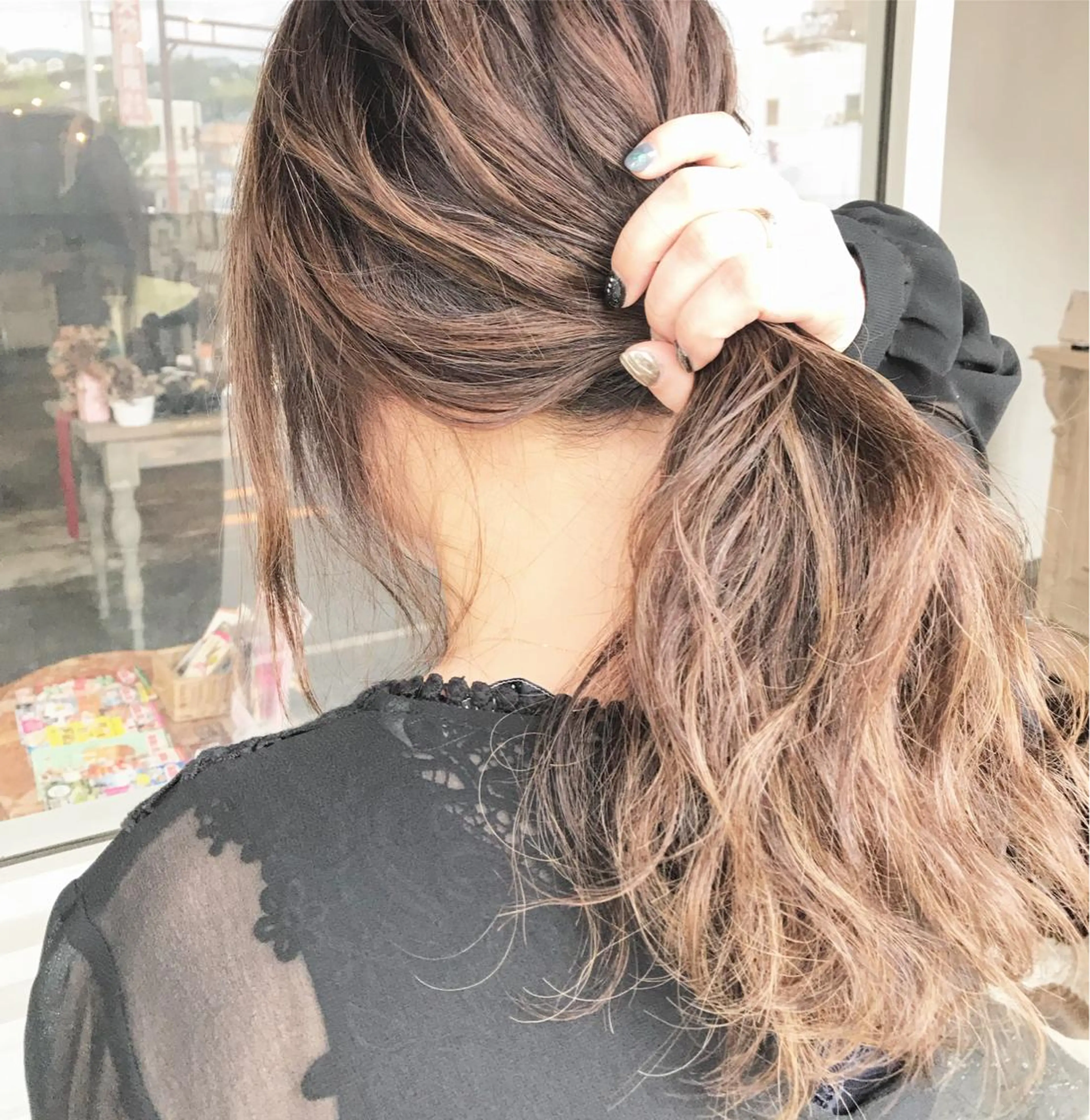 セミロング カラー ヘアアレンジ 切りっぱなしボブ バレイヤージュ ブリーチ グラデーションカラー ハイライトカラー Mariana/ 鶴原-ハイライトのヘアスタイル