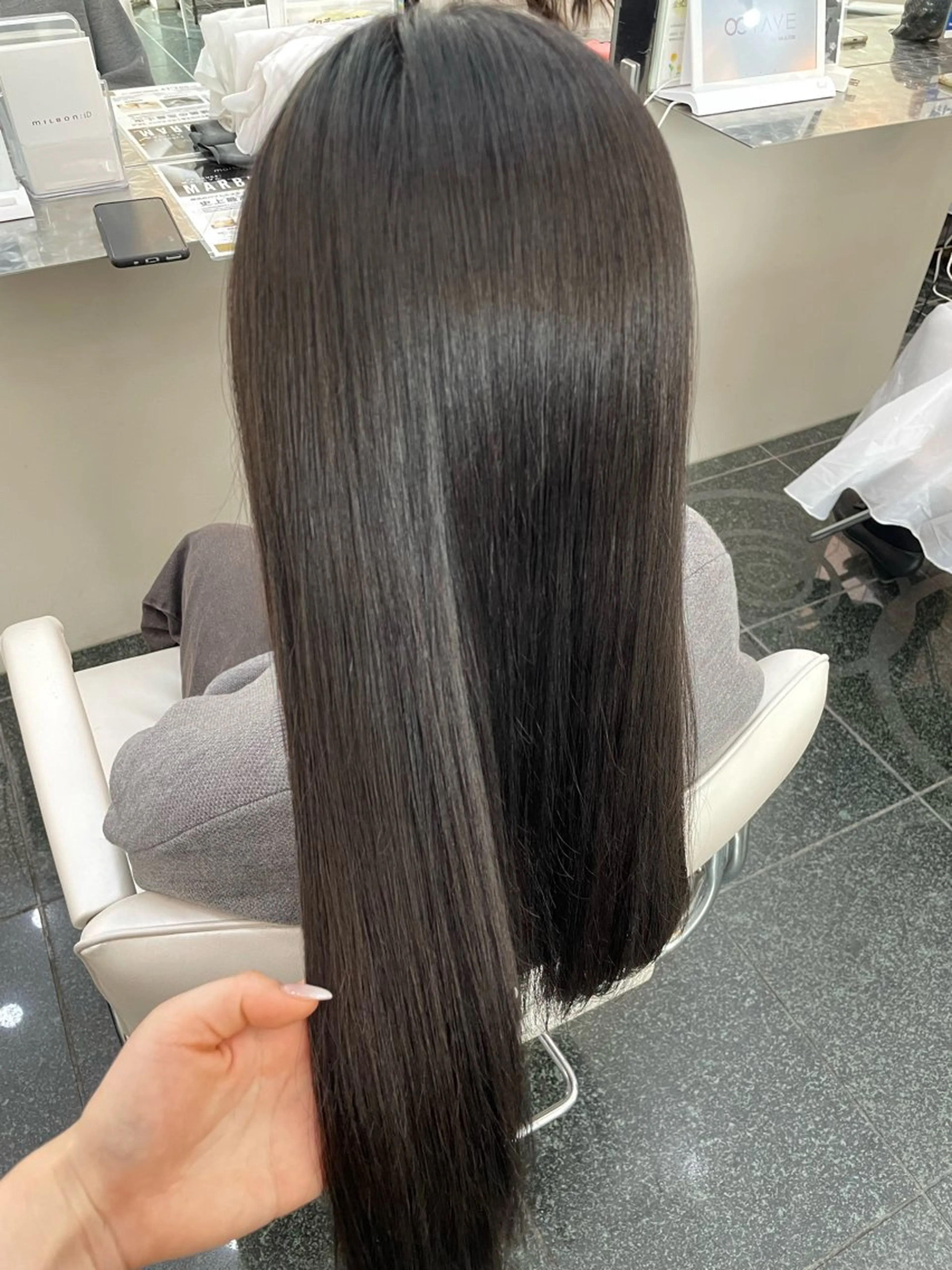 セミロング カット 縮毛矯正 艶髪韓国レイヤー 🇰🇷✨小清水✨のヘアスタイル