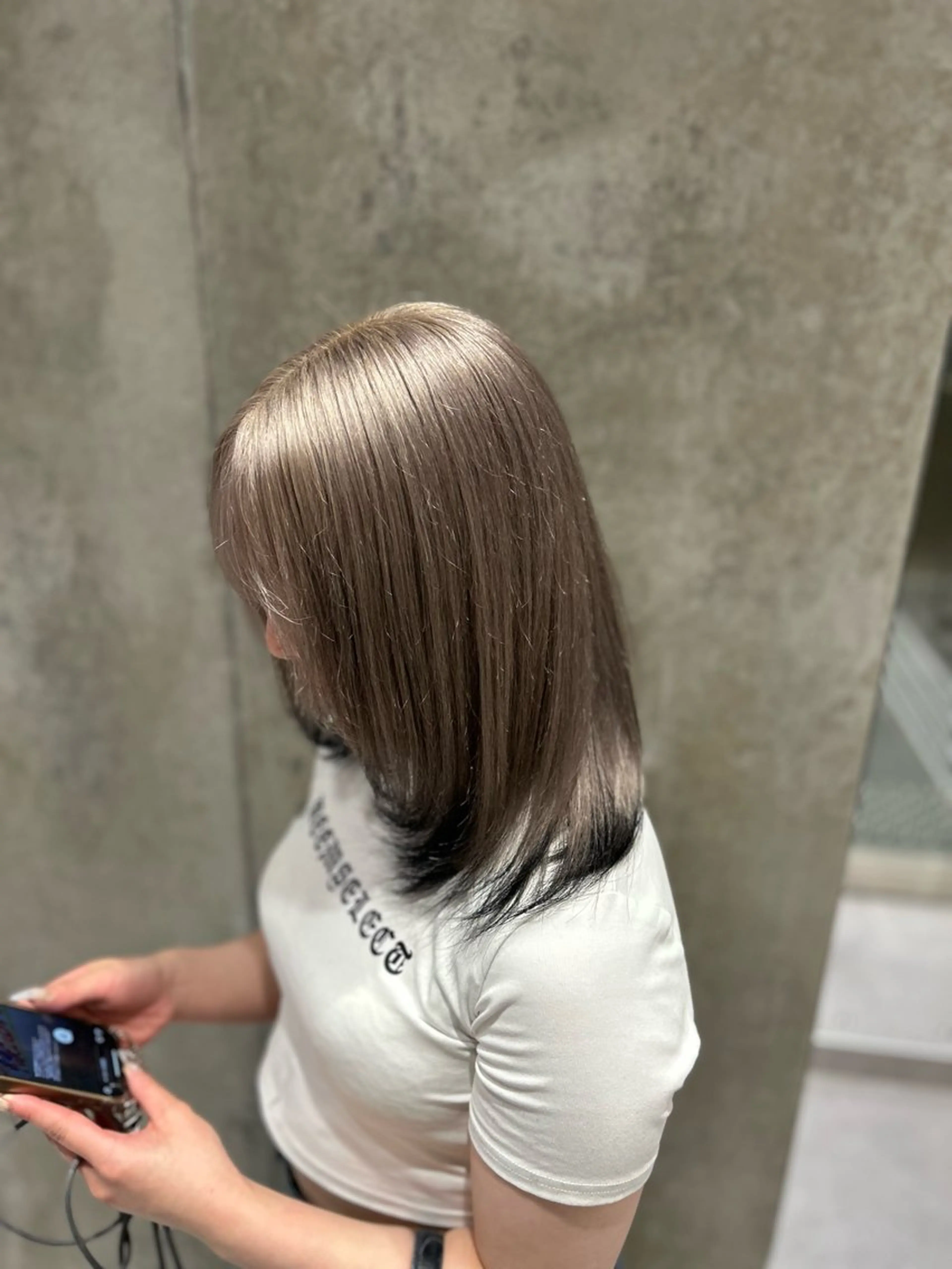 ロング カラー ブリーチ ケアブリーチ グレージュ ミルクティーグレージュ カット ヘアカラー トリートメント 💙ハイトーン韓国風 色白ヘア💙manaのヘアスタイル