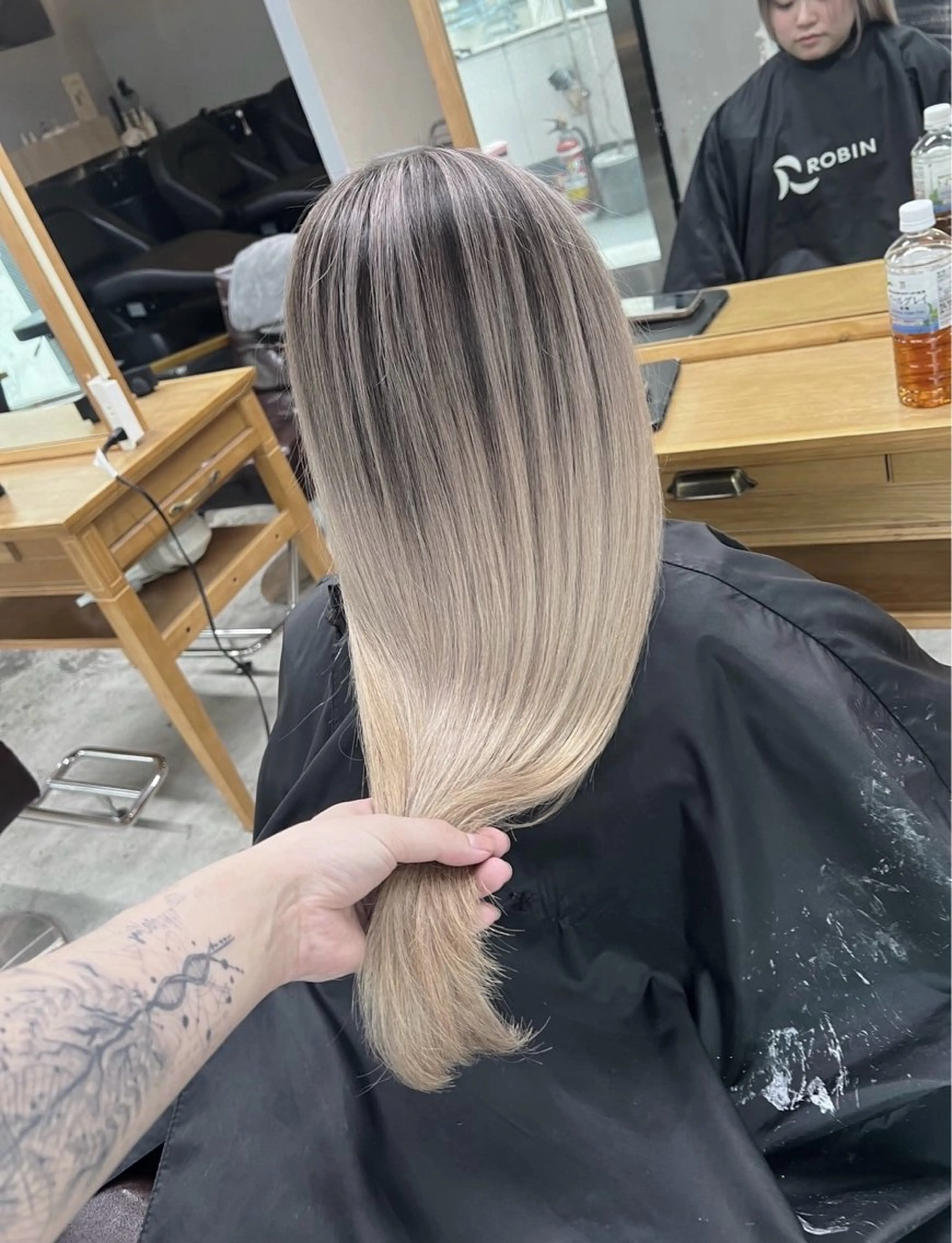 セミロング カラー バレイヤージュ グレージュ レイヤーカット ヘアカラー トリートメント ROBIN所属・指名数No.1 /NAOYAのヘアスタイル