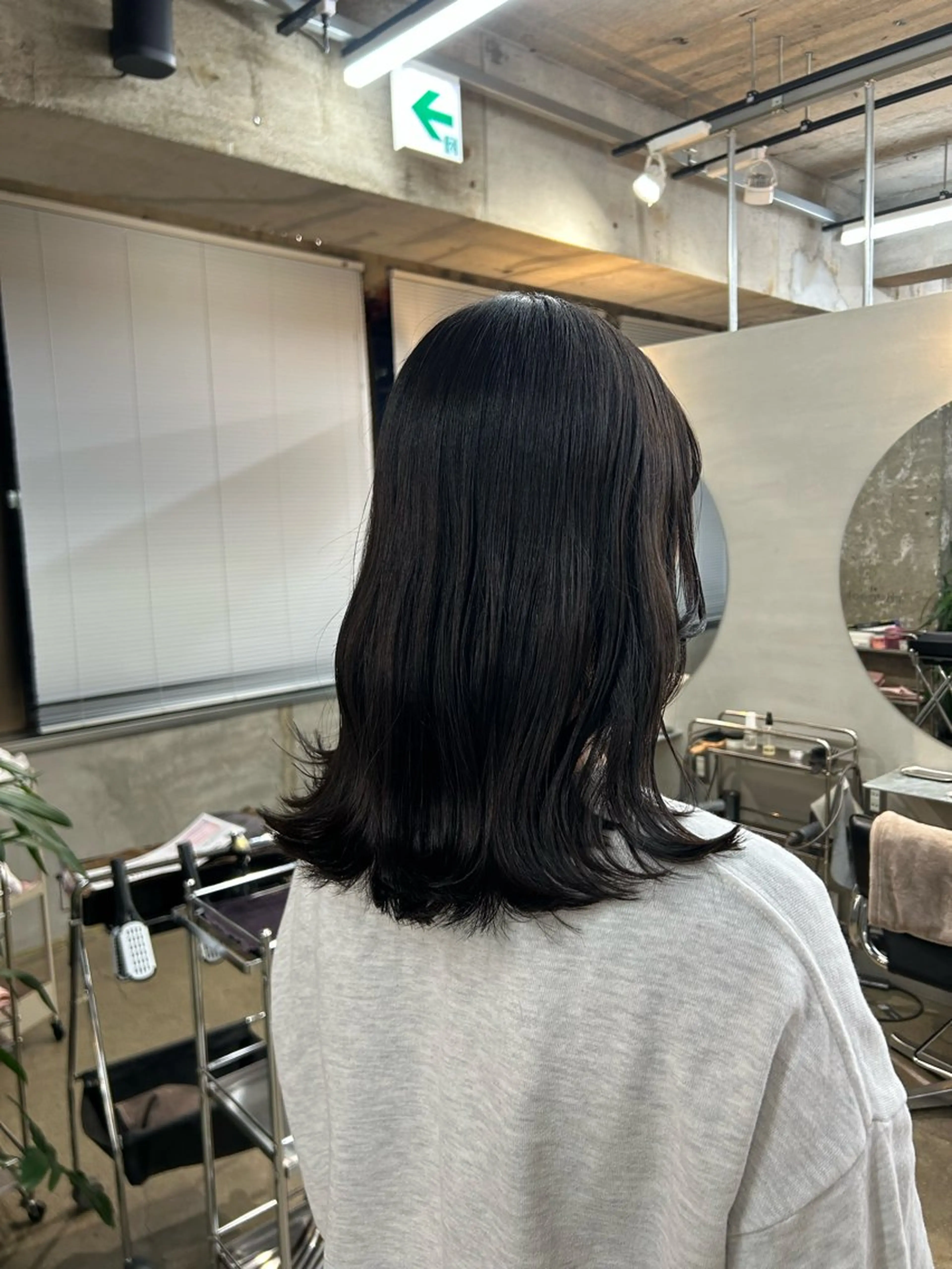 ミディアム カット ヘアカラー サワムラ ソナタのヘアスタイル