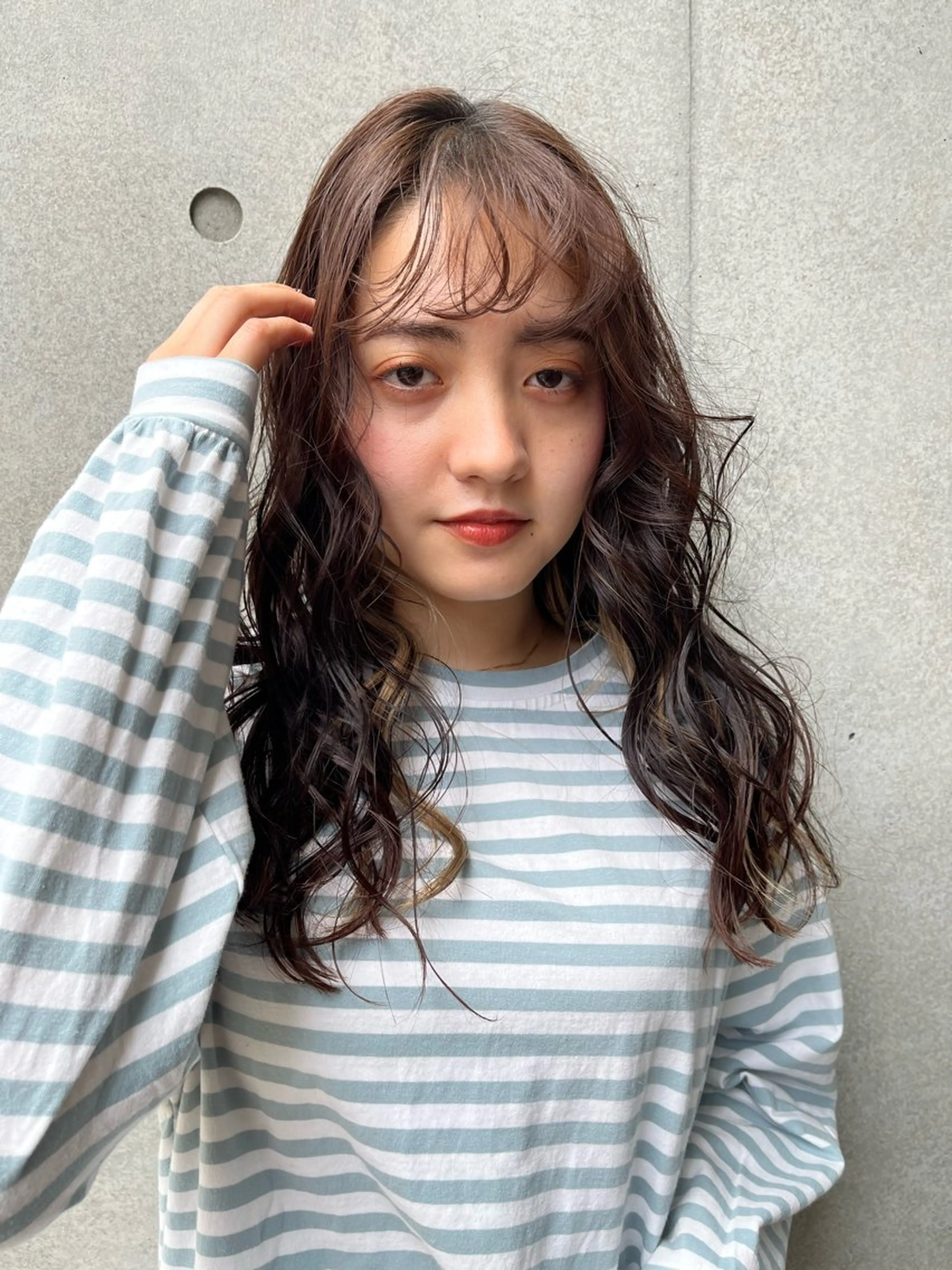 ロング ヒナ/レイヤーカット 艶感ワンカラーのヘアスタイル