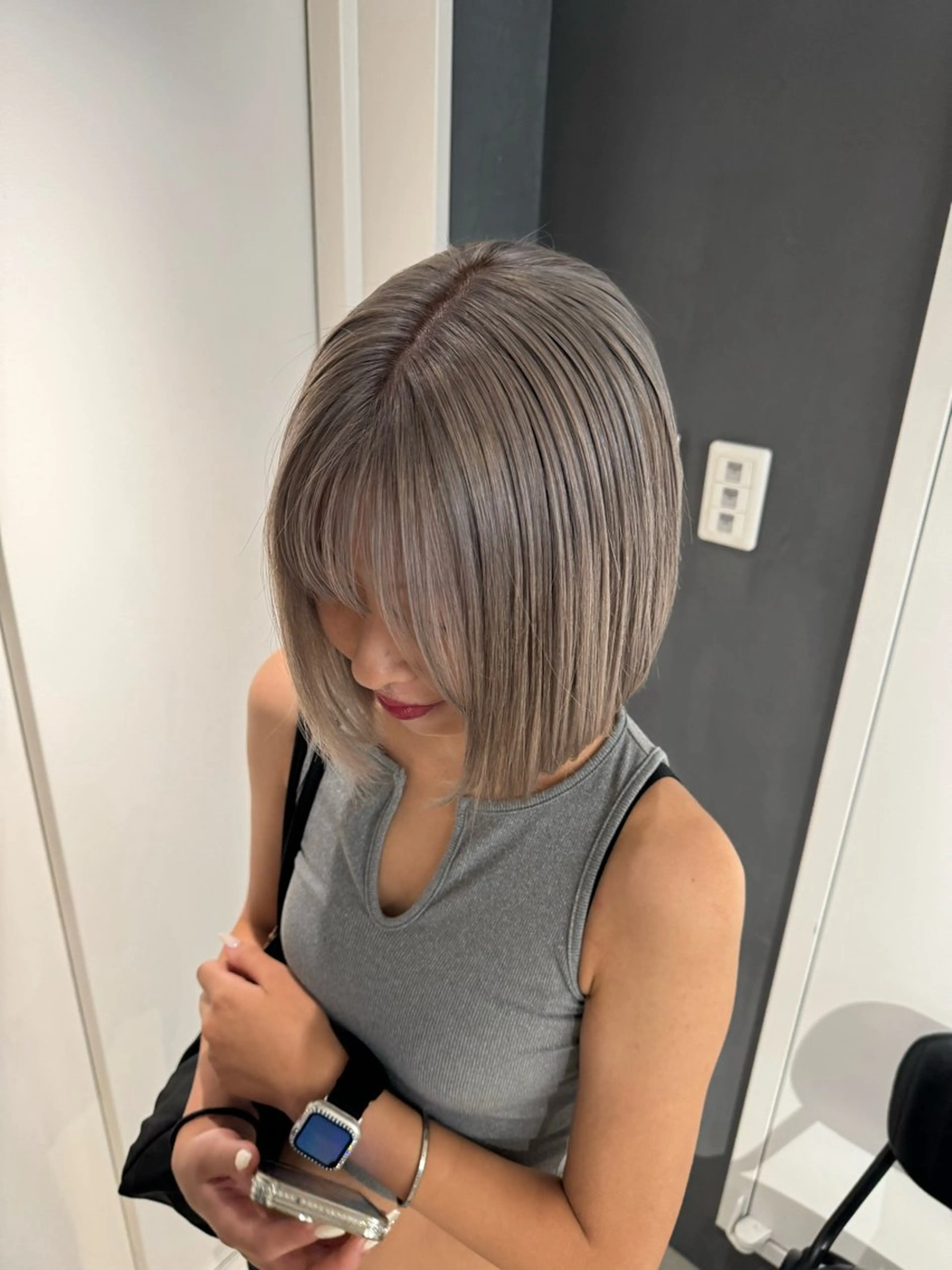 カラー グレージュ レイヤー/ハイトーン ヒガシサヨのヘアスタイル