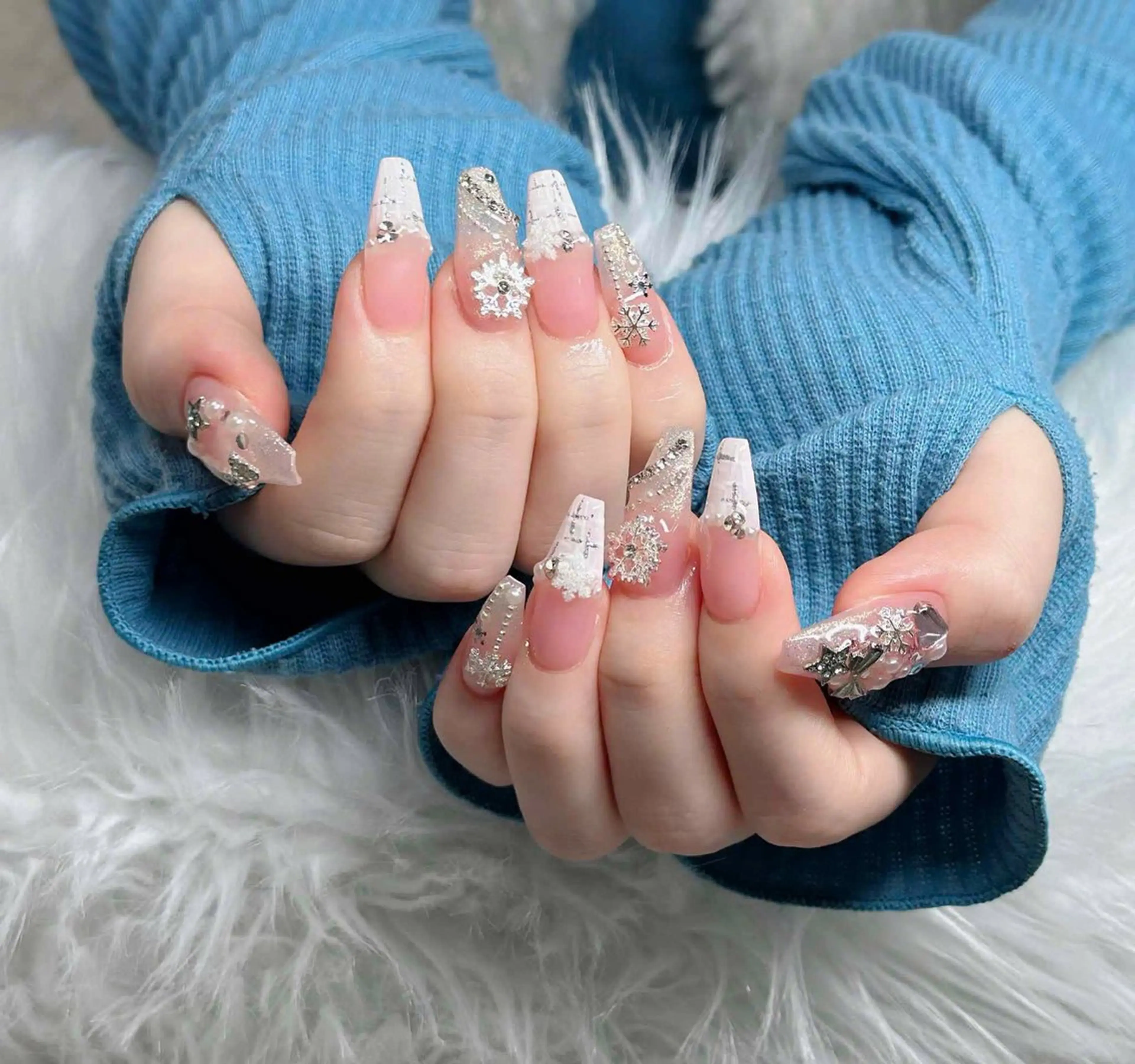 ネイル オーロラネイル フレンチネイル ジェルネイル ハロウィン キラキラネイル ハンドネイル H.baby Nail Salonのネイルデザイン