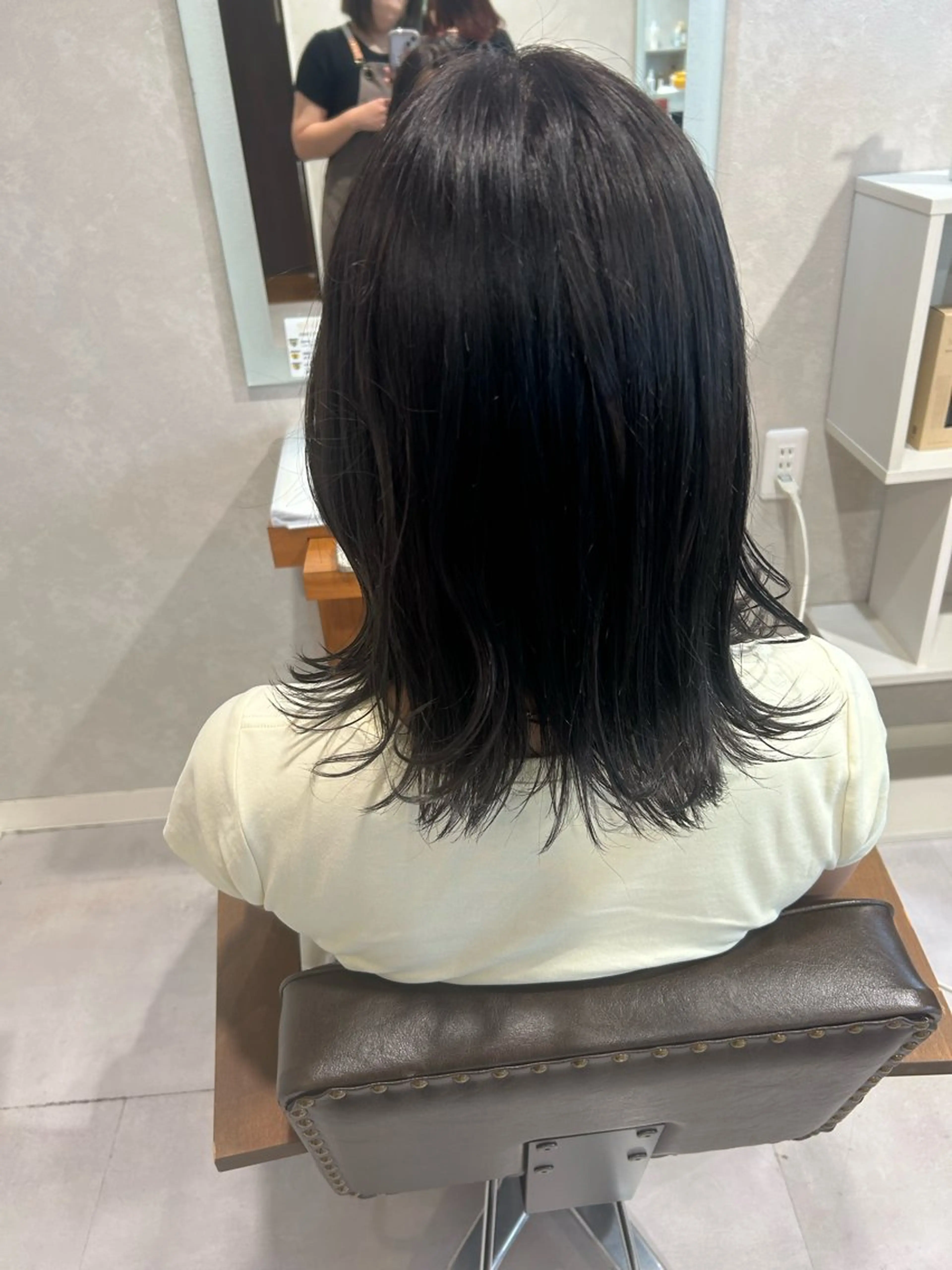 カラー TERUYA shionのヘアスタイル