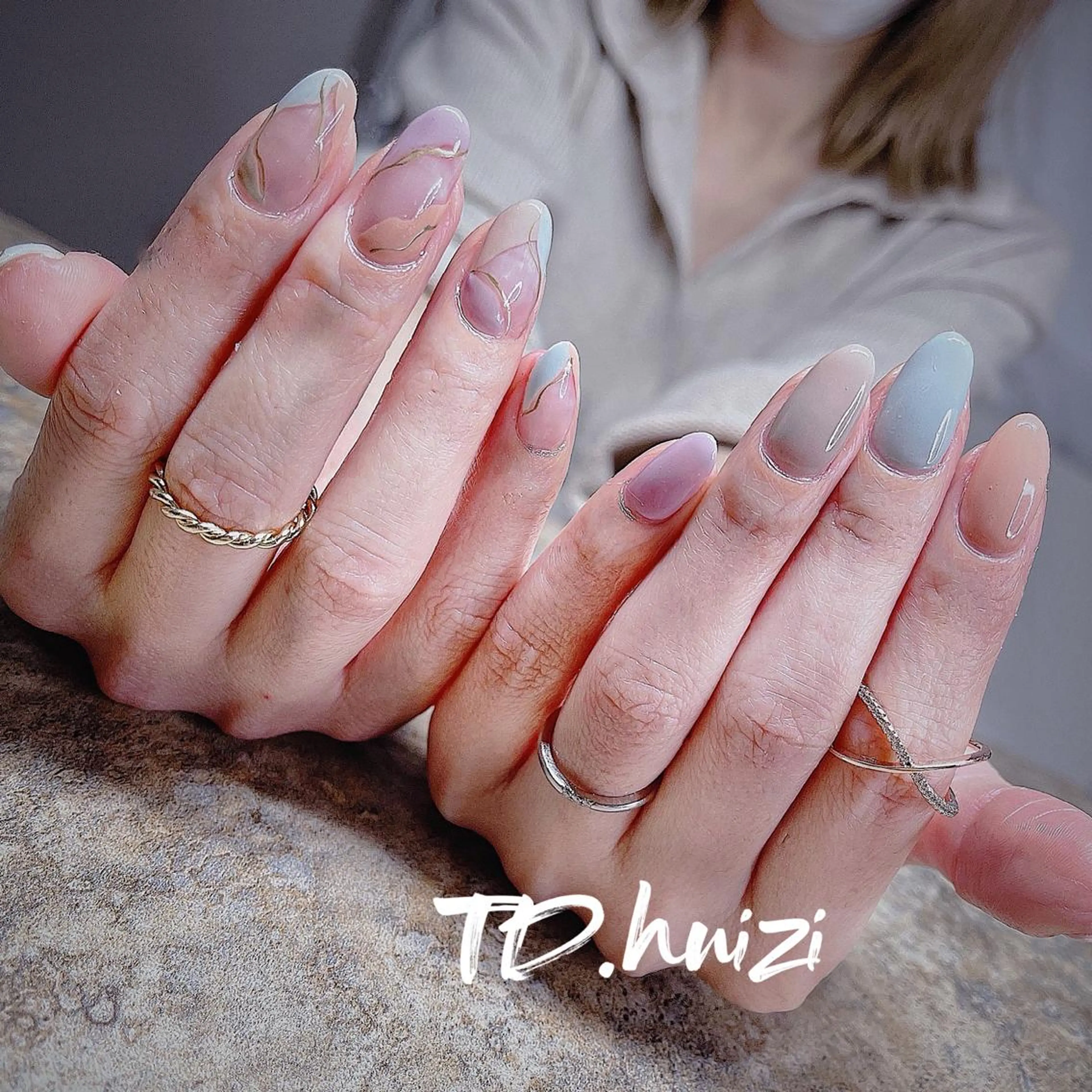 ミディアム めぐみのネイルサロン スタッフ練習のネイルデザイン