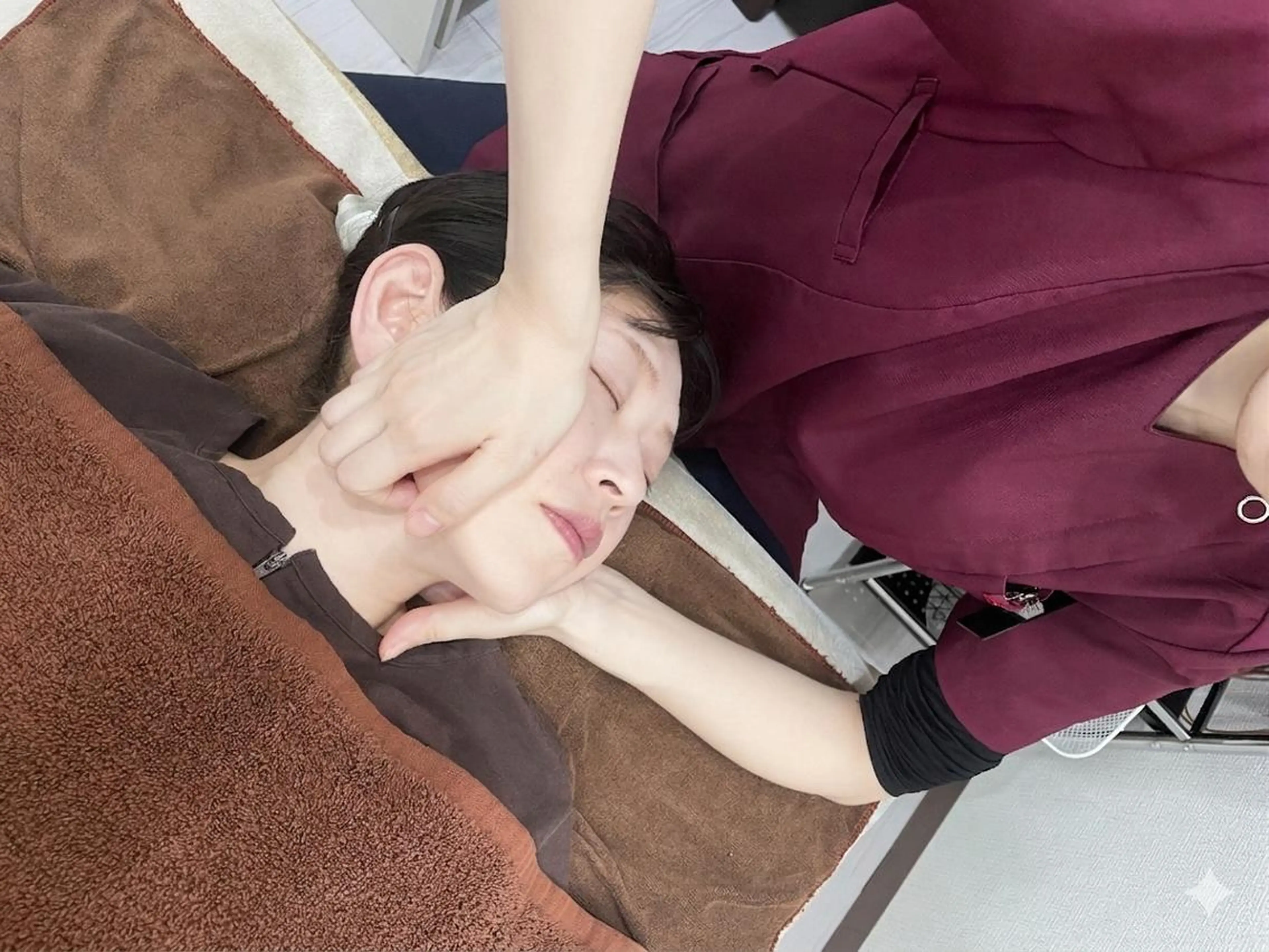 【美容鍼・小顔鍼】 鍼灸師　吉田洋美のエステ・リラクイメージ